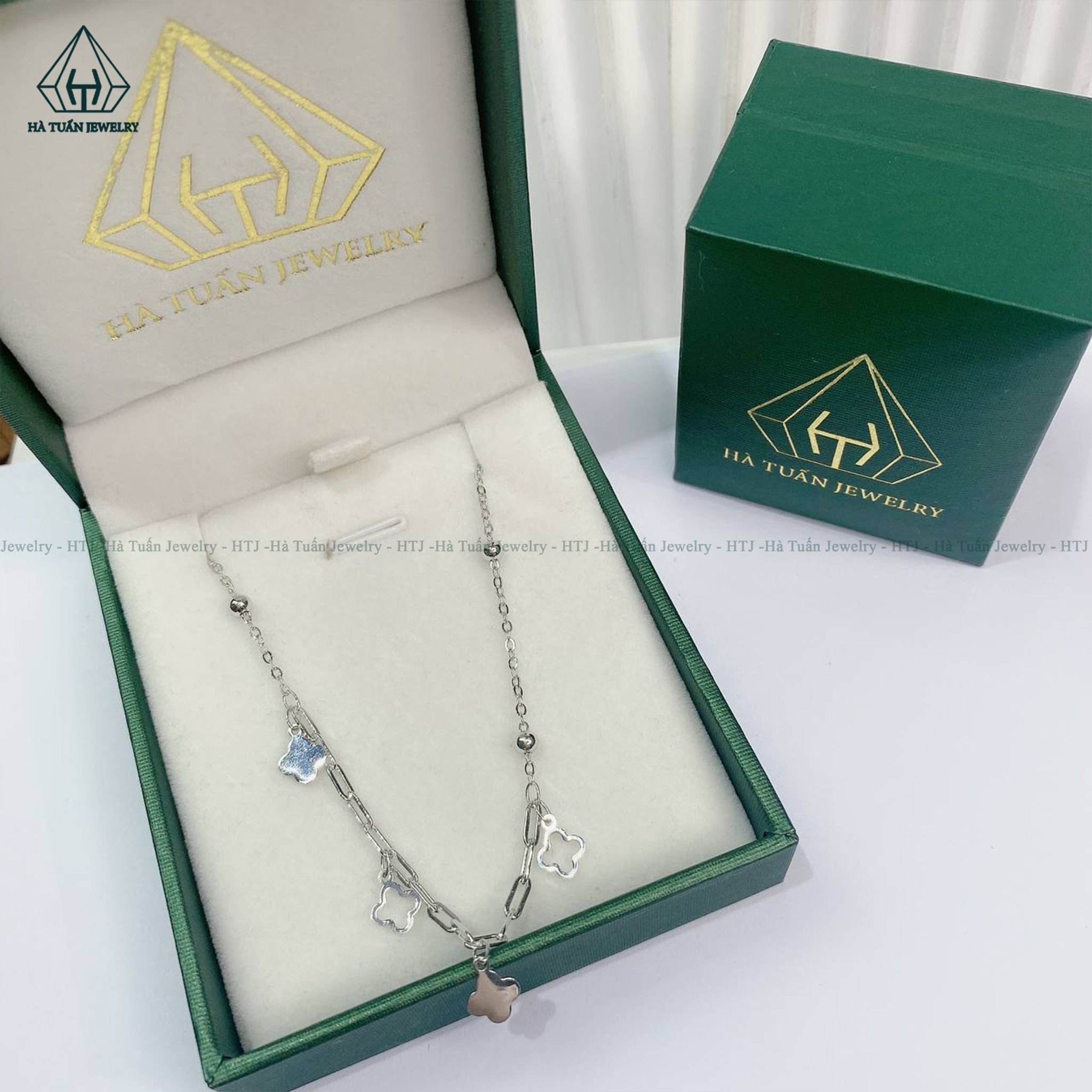 A355 Lắc chân hoa bốn cánh bi treo