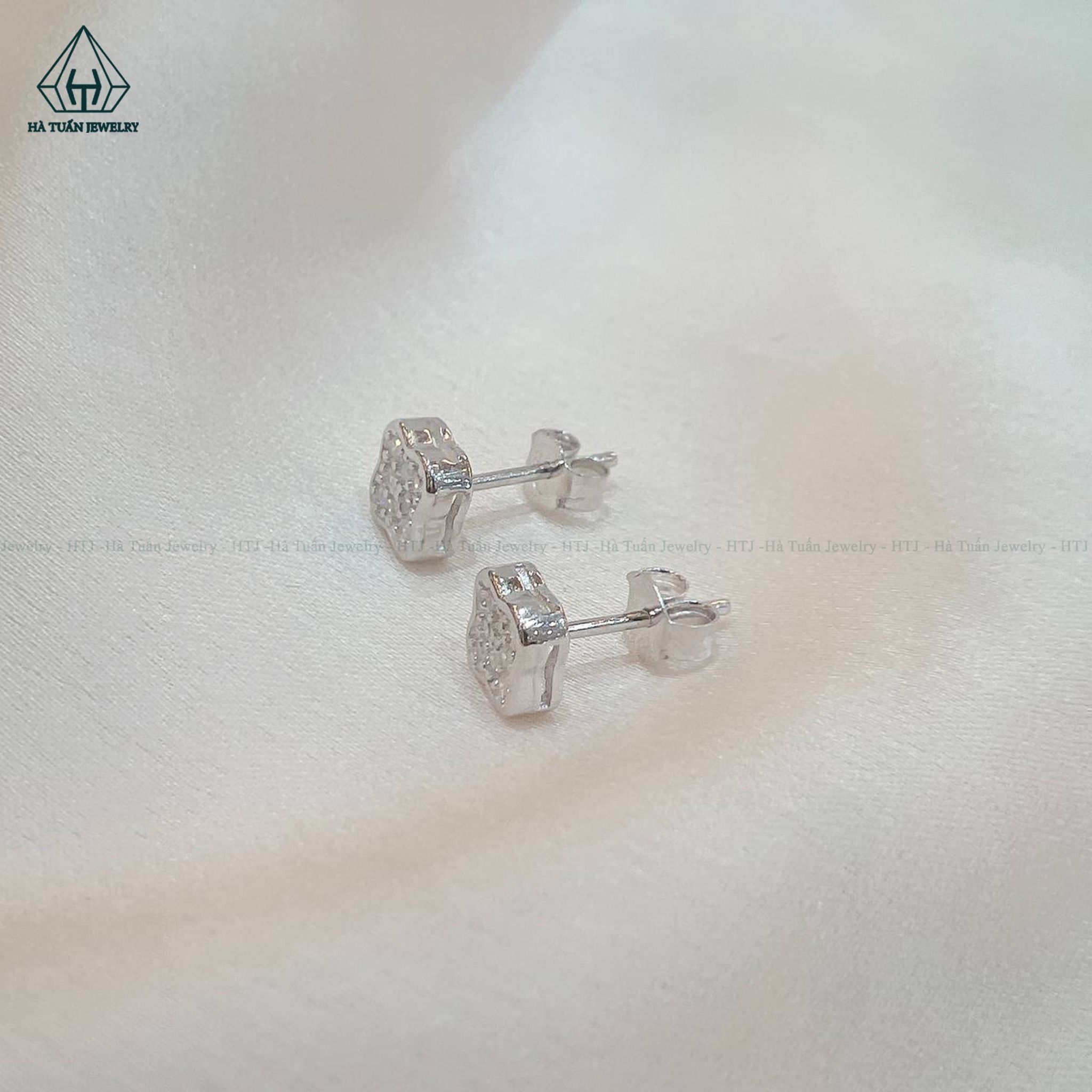E007 Bông tai cỏ bốn lá