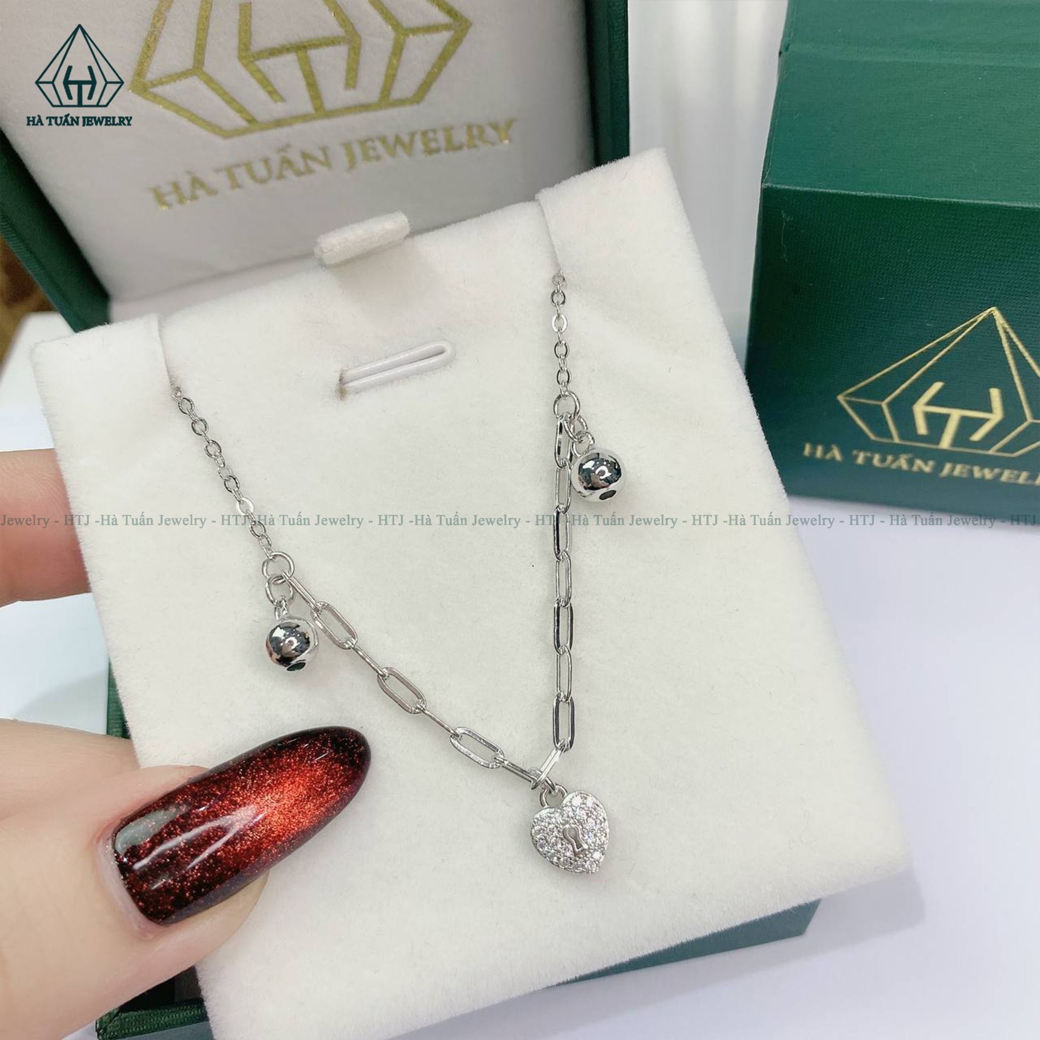 A352 Lắc chân ổ khoá trái tim