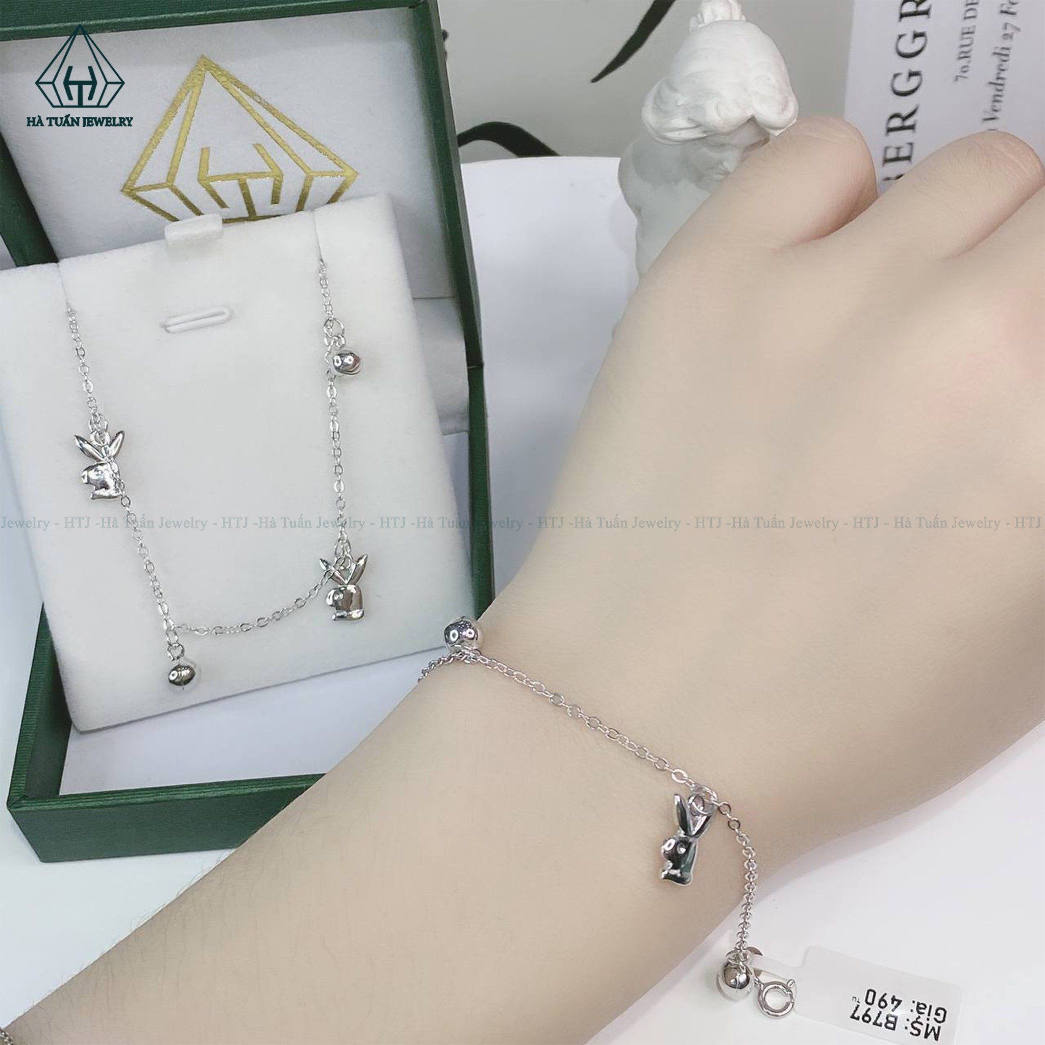 B797 Lắc thỏ bi