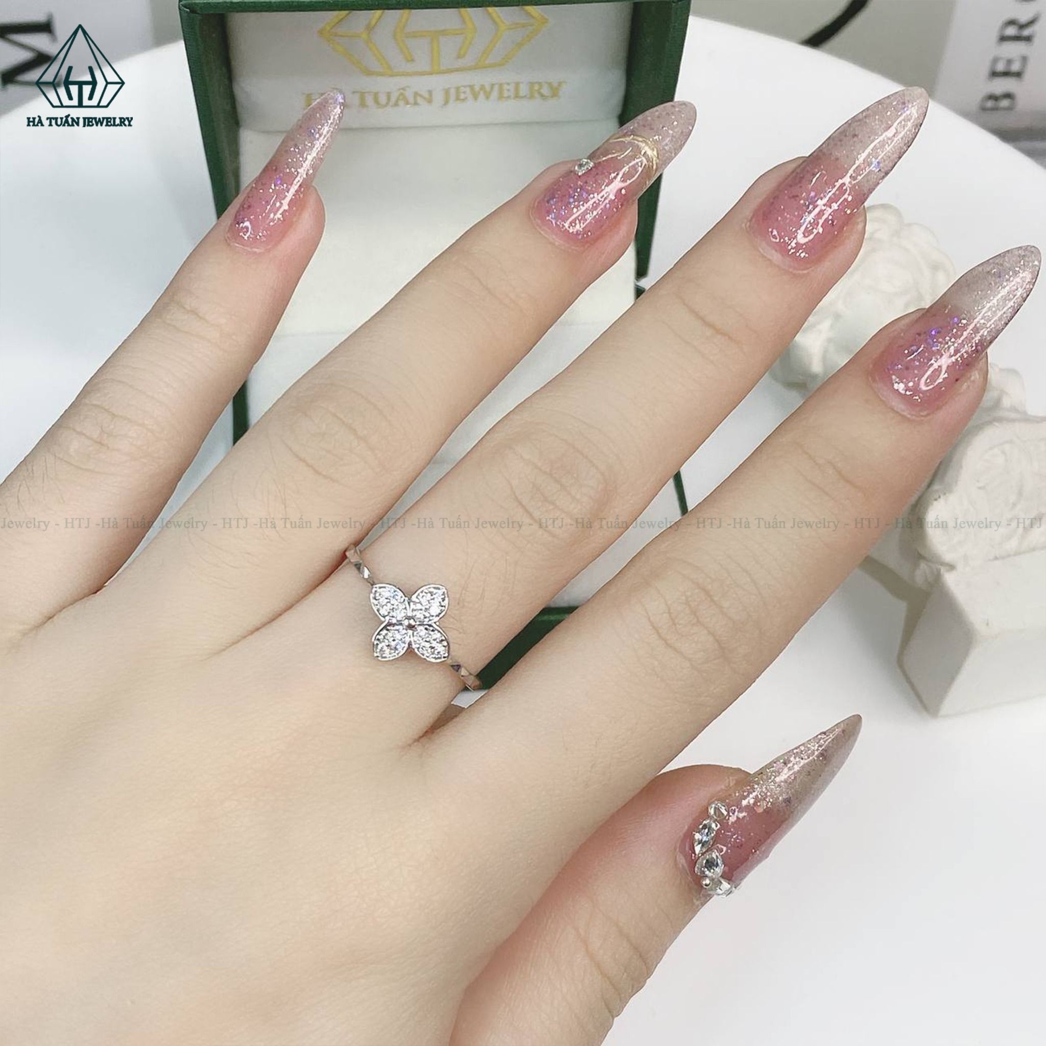 R905 Nhẫn nữ hoa 4 cánh