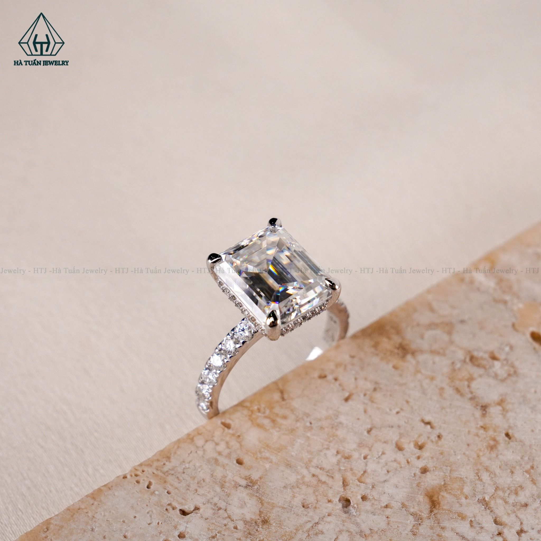 RG194 VT18K Emerald 9*11mm
