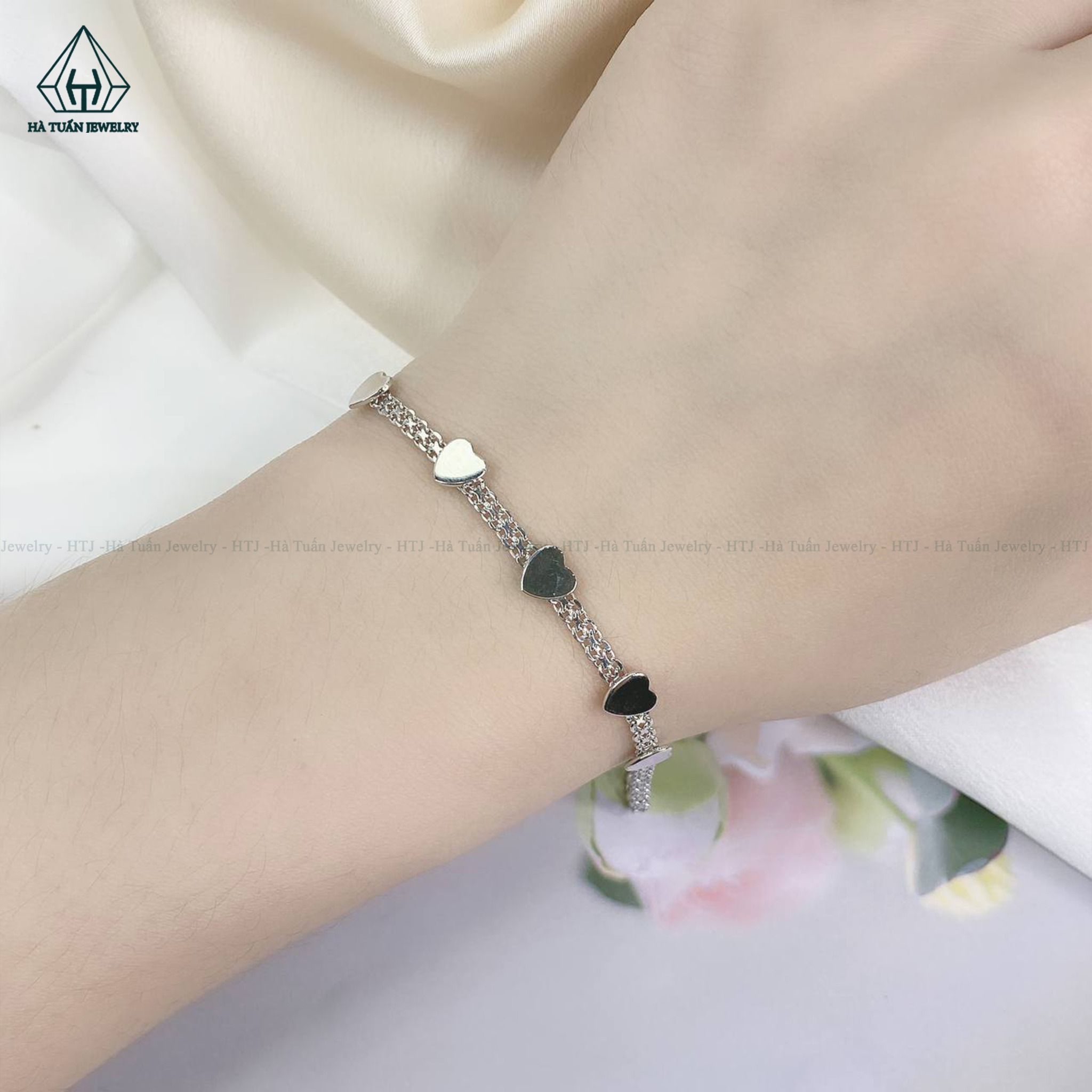 B811 Lắc tay tim