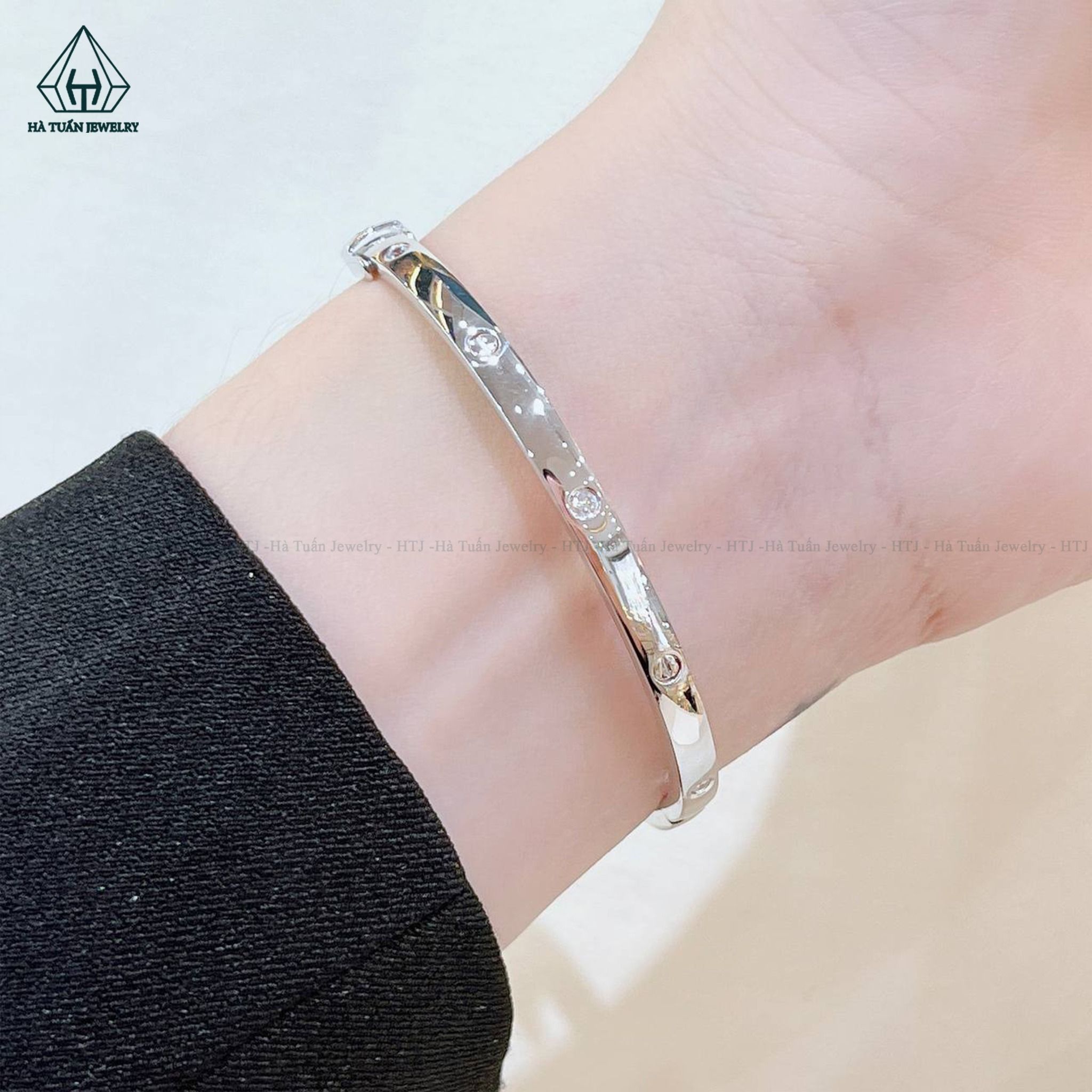 BGX160 Vòng cứng Cartier