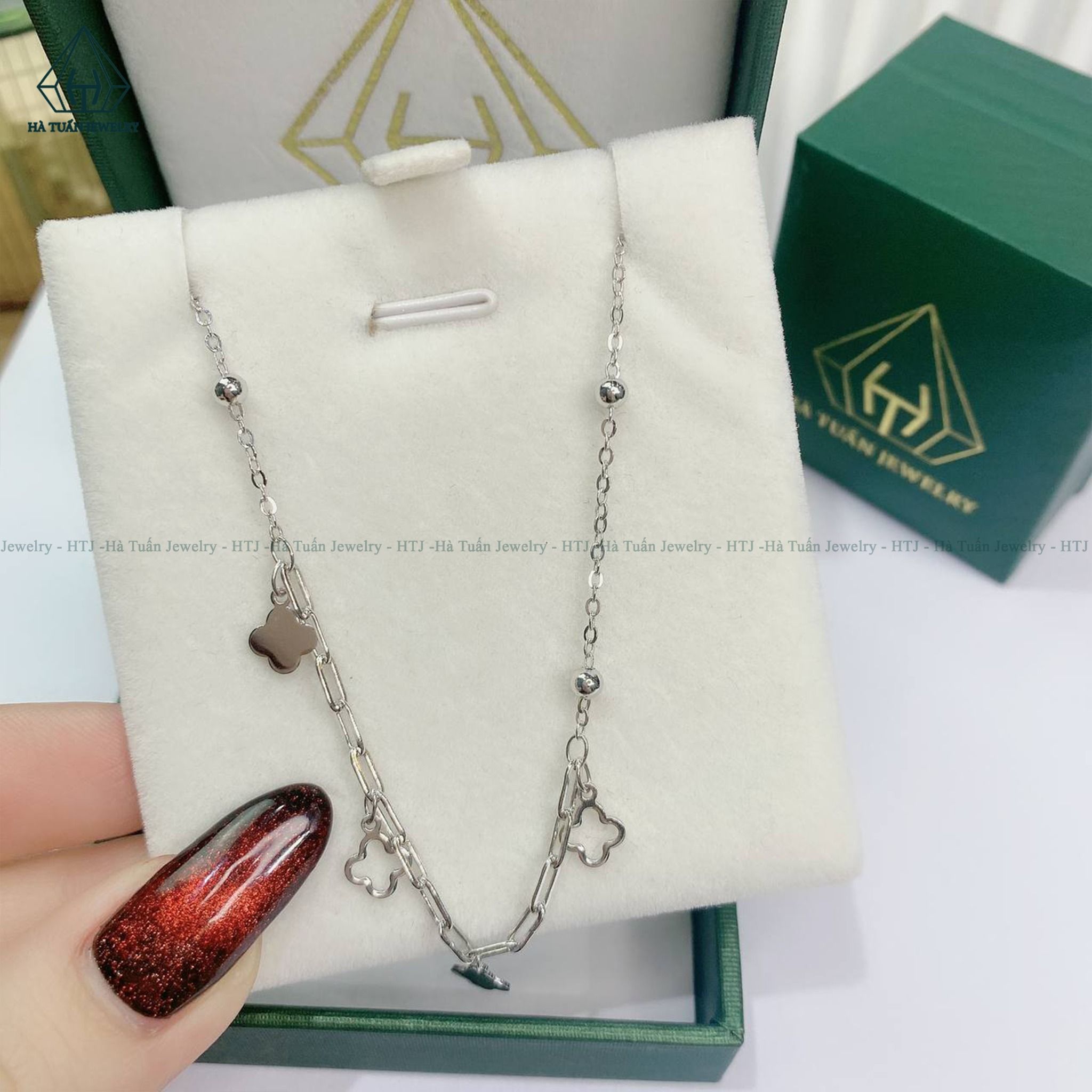 A355 Lắc chân hoa bốn cánh bi treo