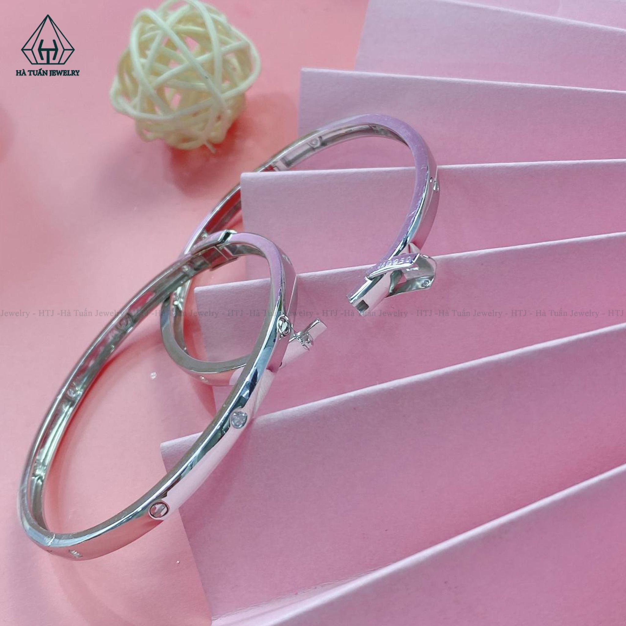 BGX160 Vòng cứng Cartier