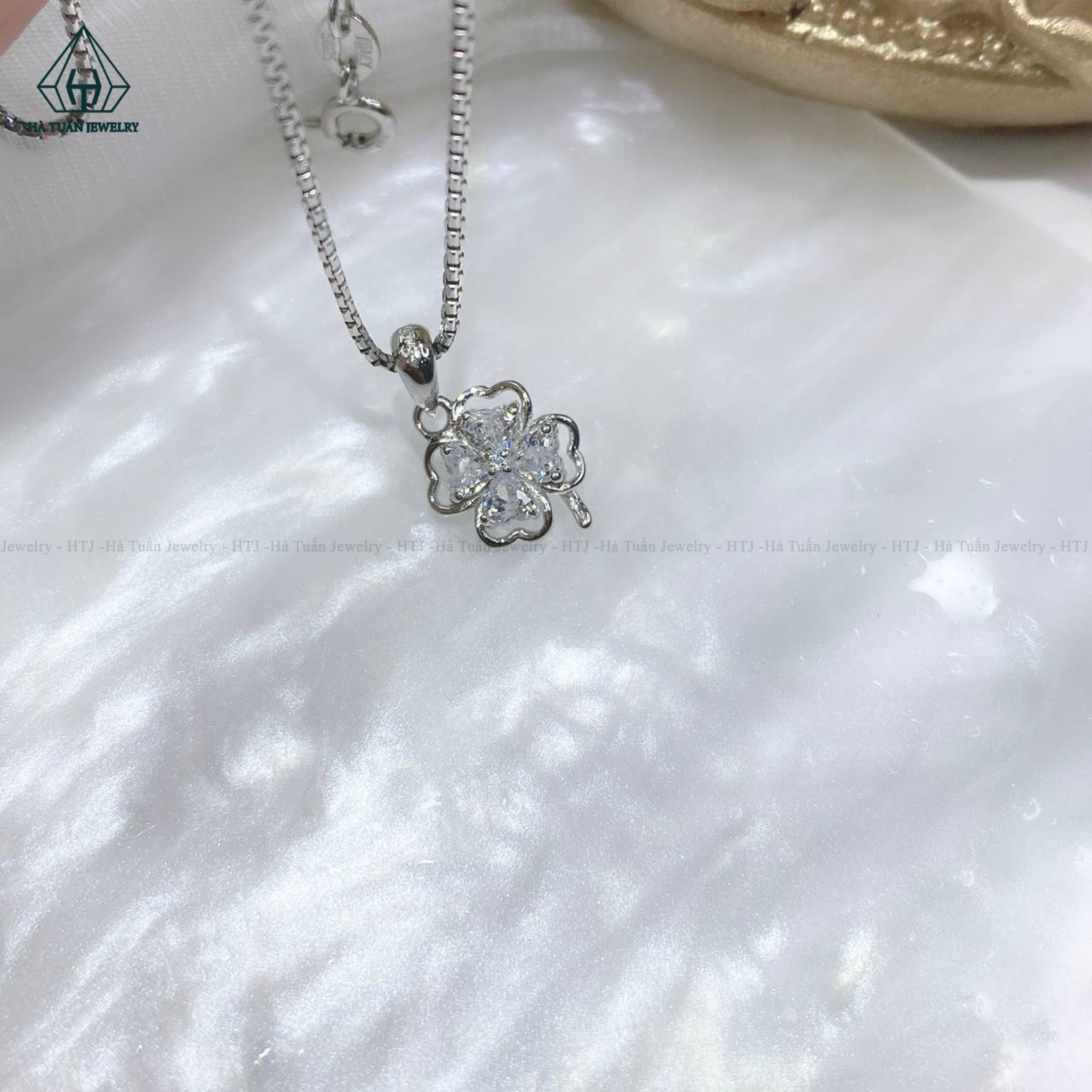 P367 Mặt cỏ 4 lá