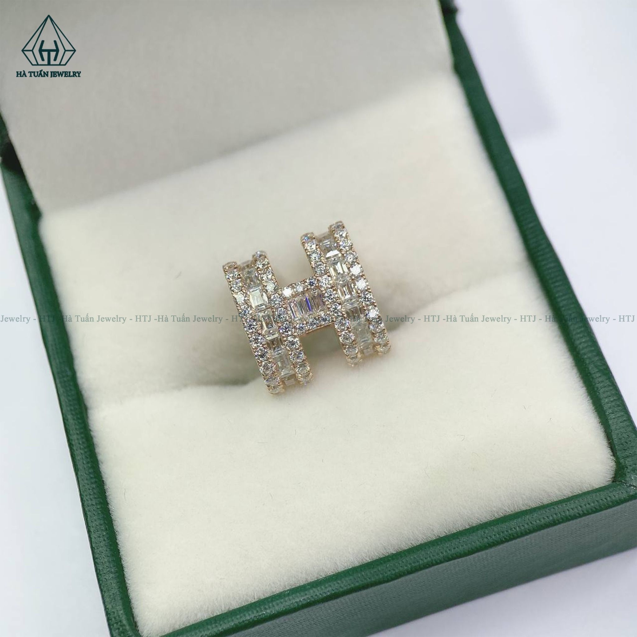 PG039 VH18K Mặt dây chữ H