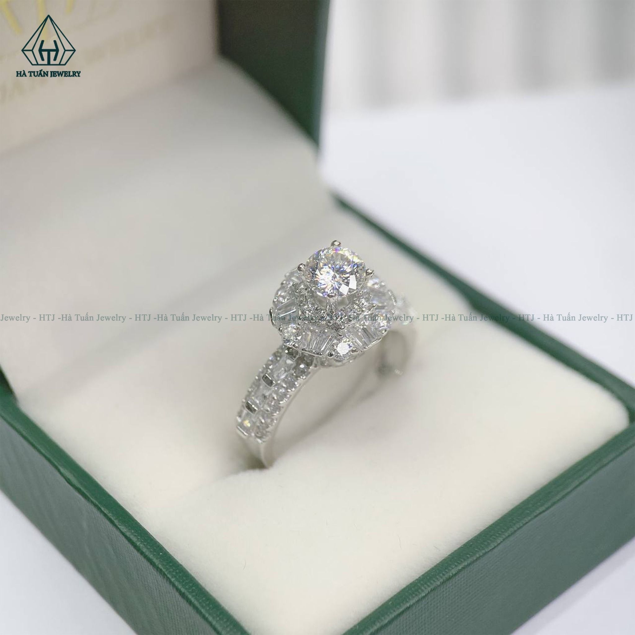 RX319 5.4mm Nhẫn nữ phối tấm baguette + tròn