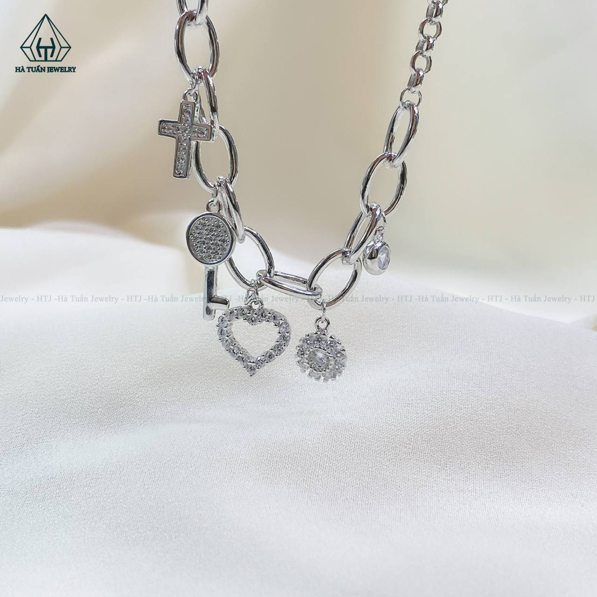 B840 Lắc tay xích charm ngẫu nhiên
