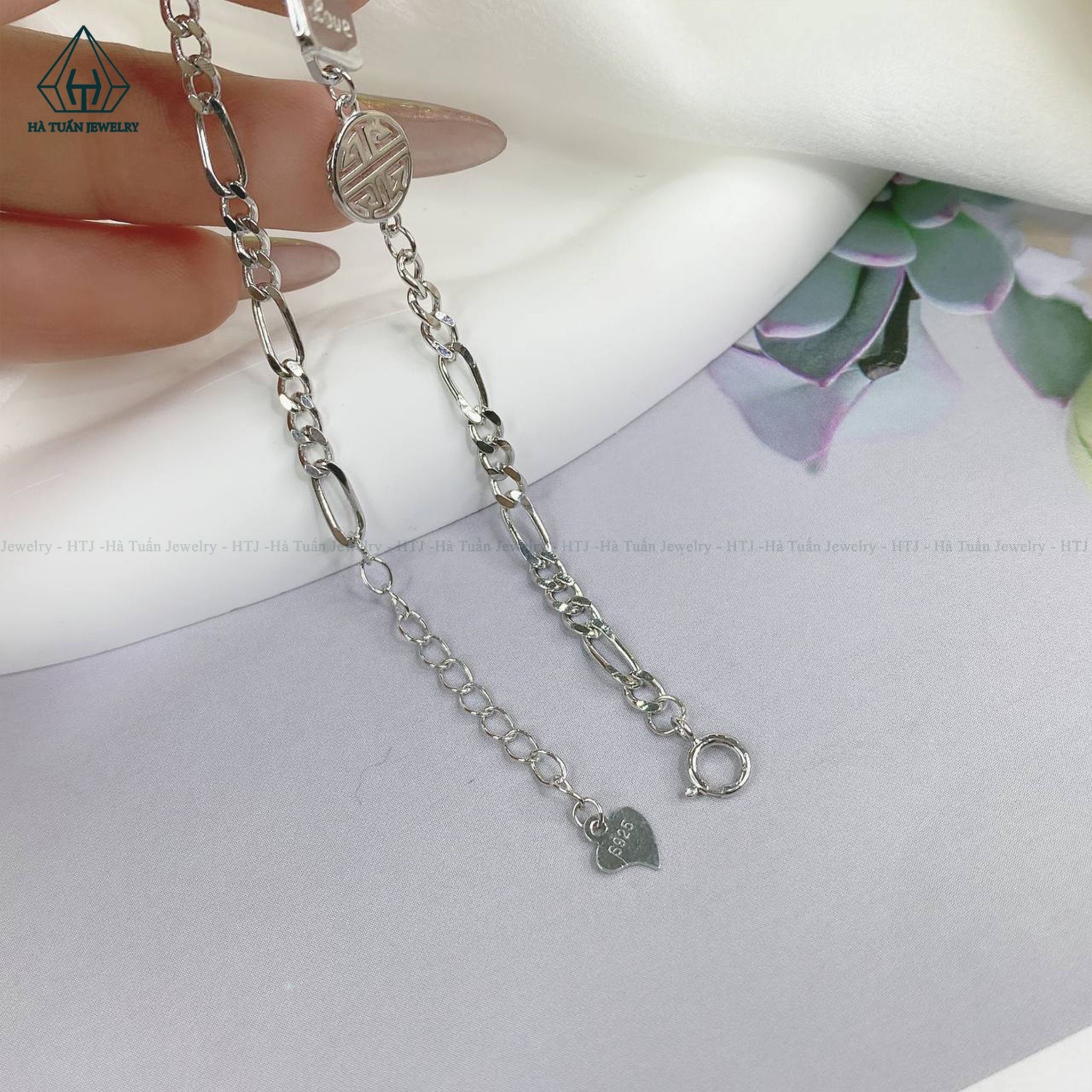 B812 Lắc tay tim