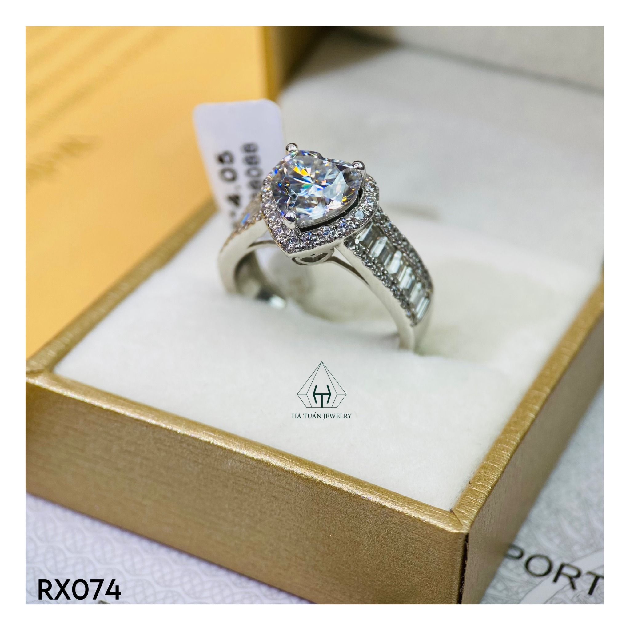 RX074 full mois viên chủ Heart Modified 2.0ct