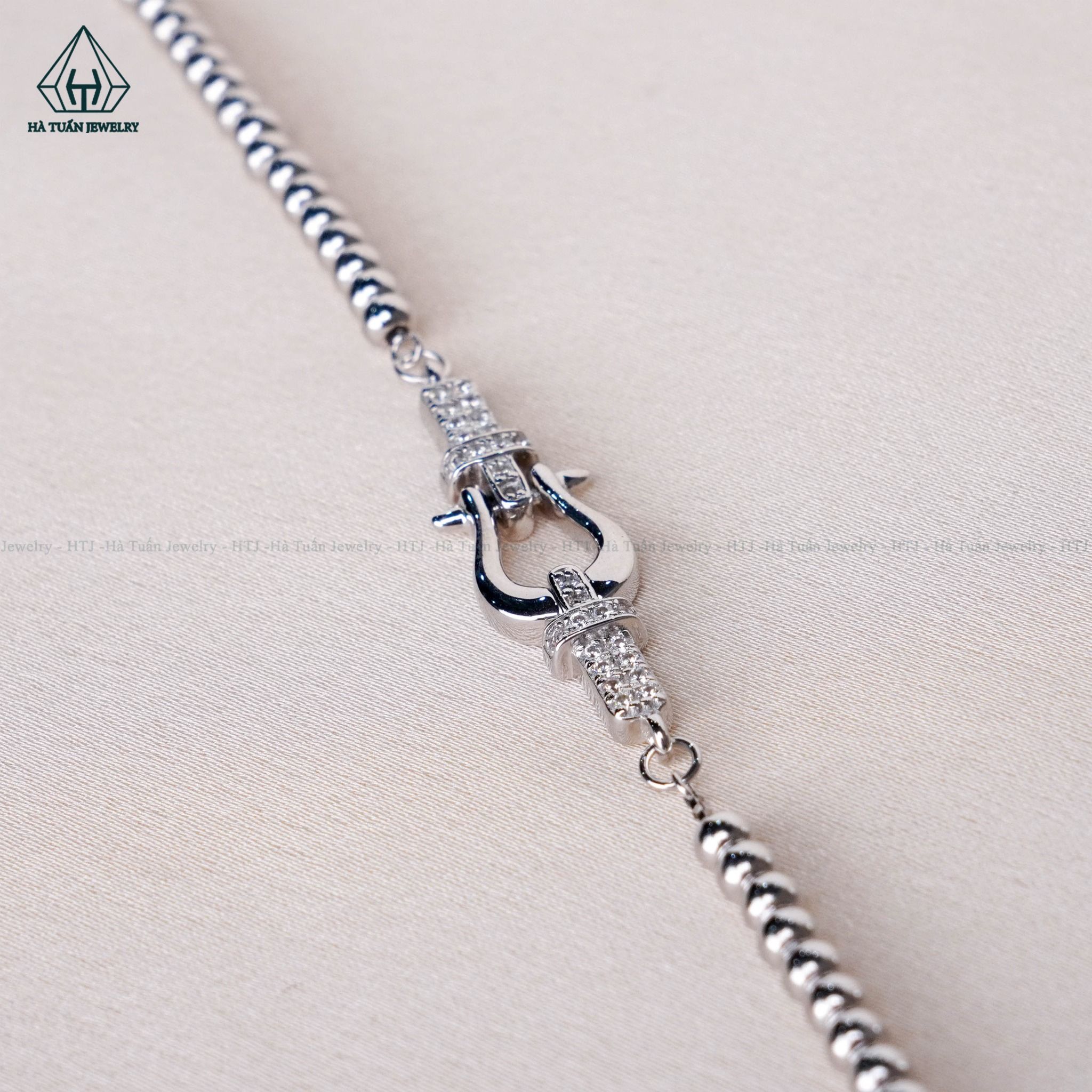 B807 lắc tay bi phối móng ngựa