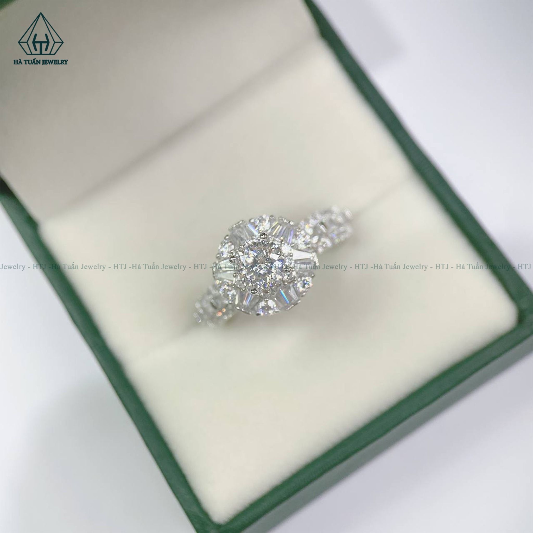 RX319 5.4mm Nhẫn nữ phối tấm baguette + tròn