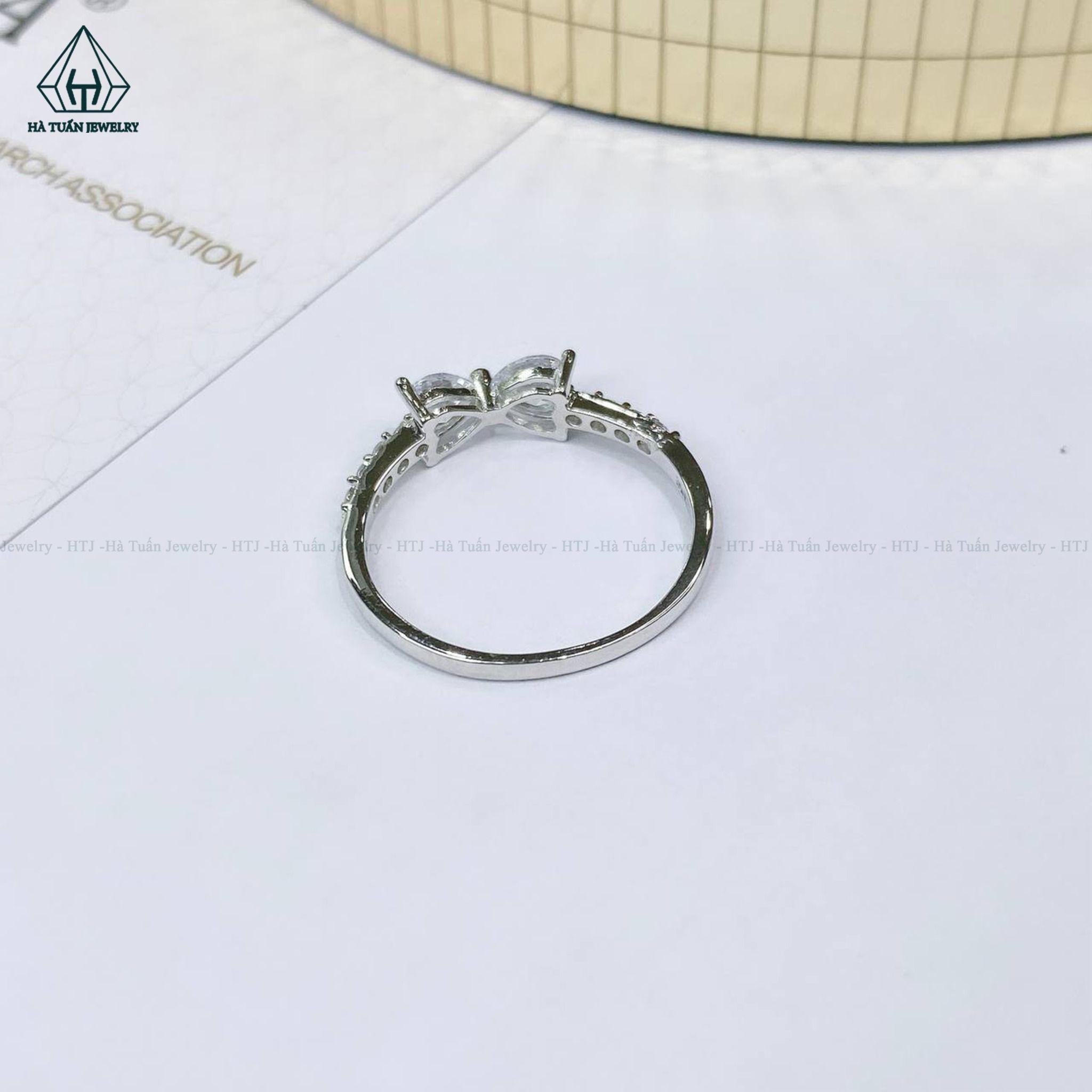 R111 Nhẫn nơ xinh