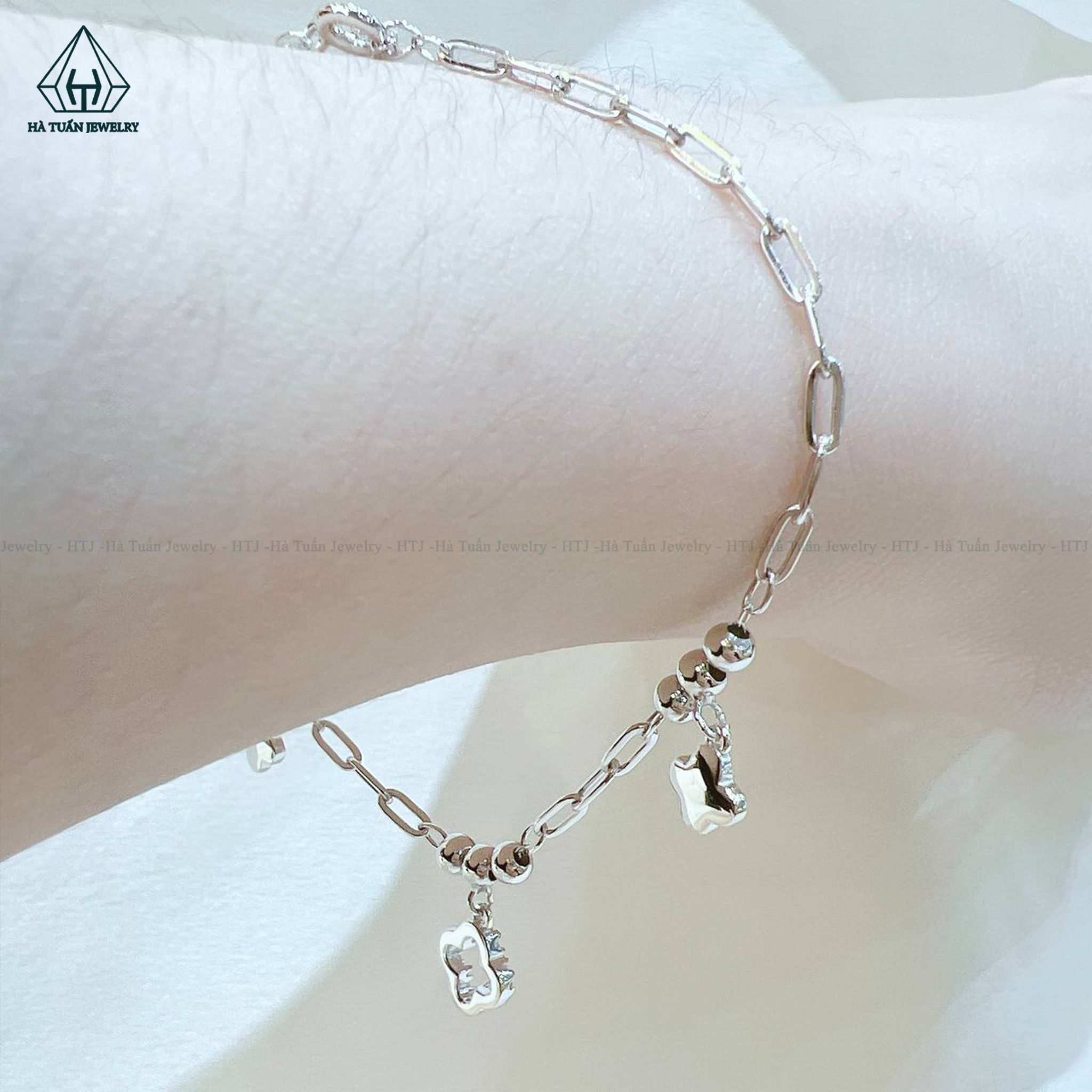 B836 Lắc tay charm