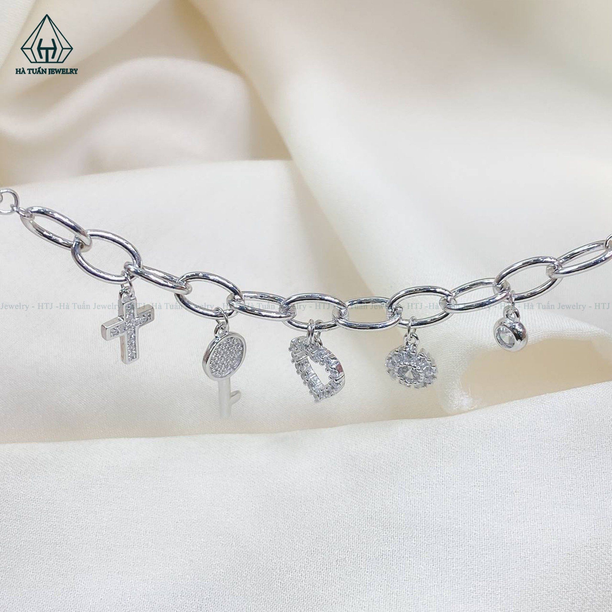 B840 Lắc tay xích charm ngẫu nhiên