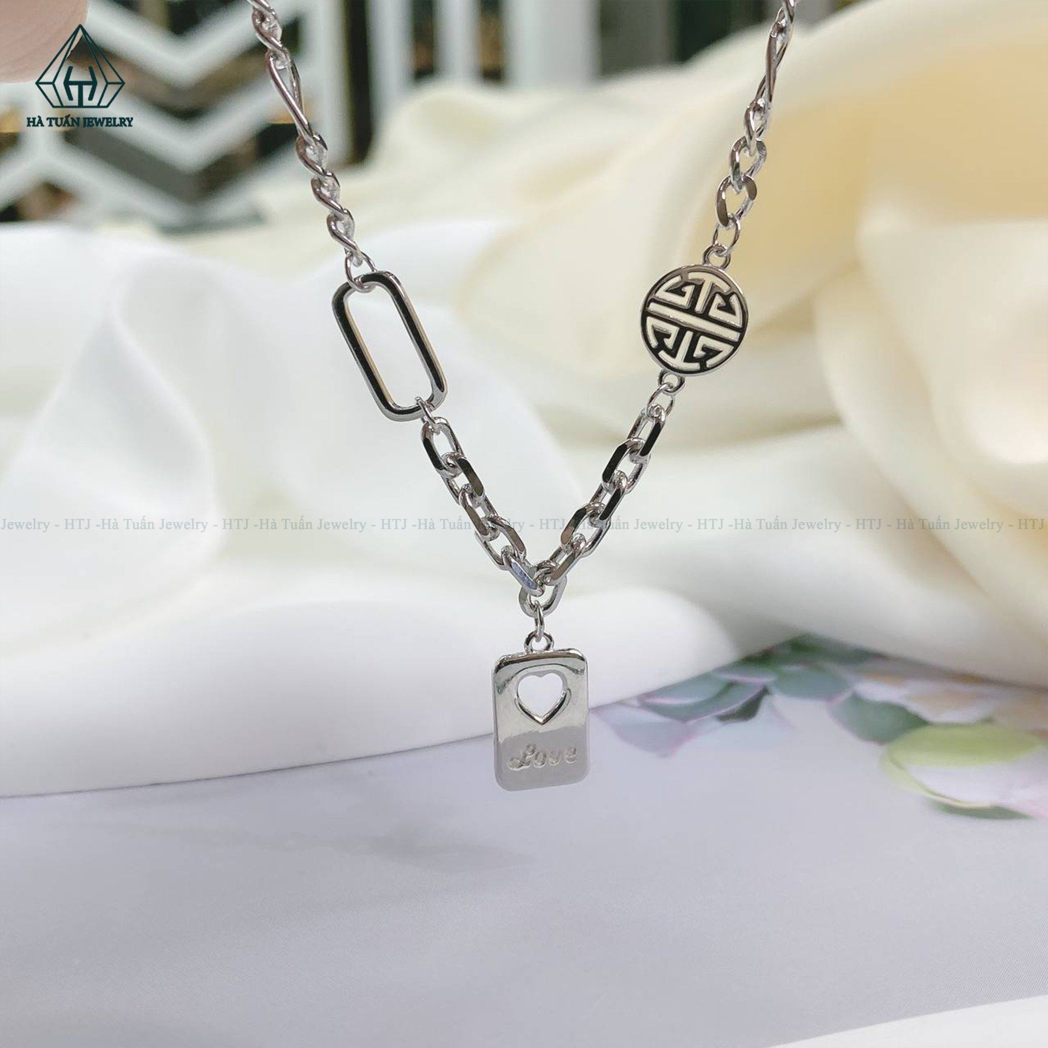 B812 Lắc tay tim