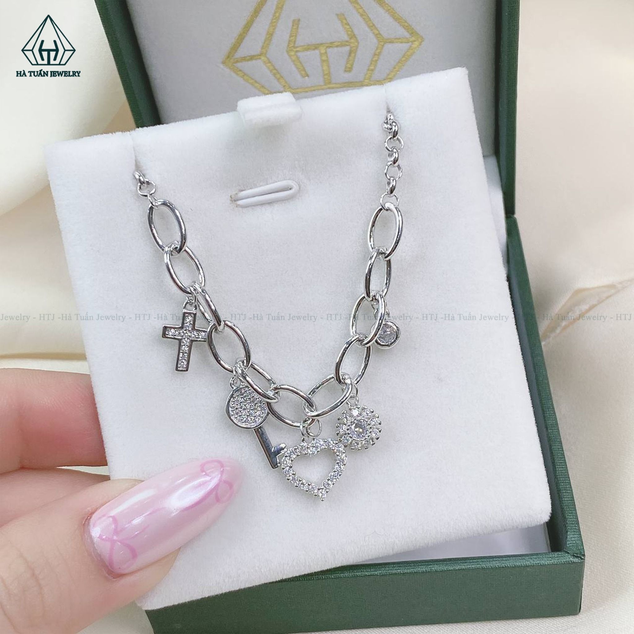 B840 Lắc tay xích charm ngẫu nhiên