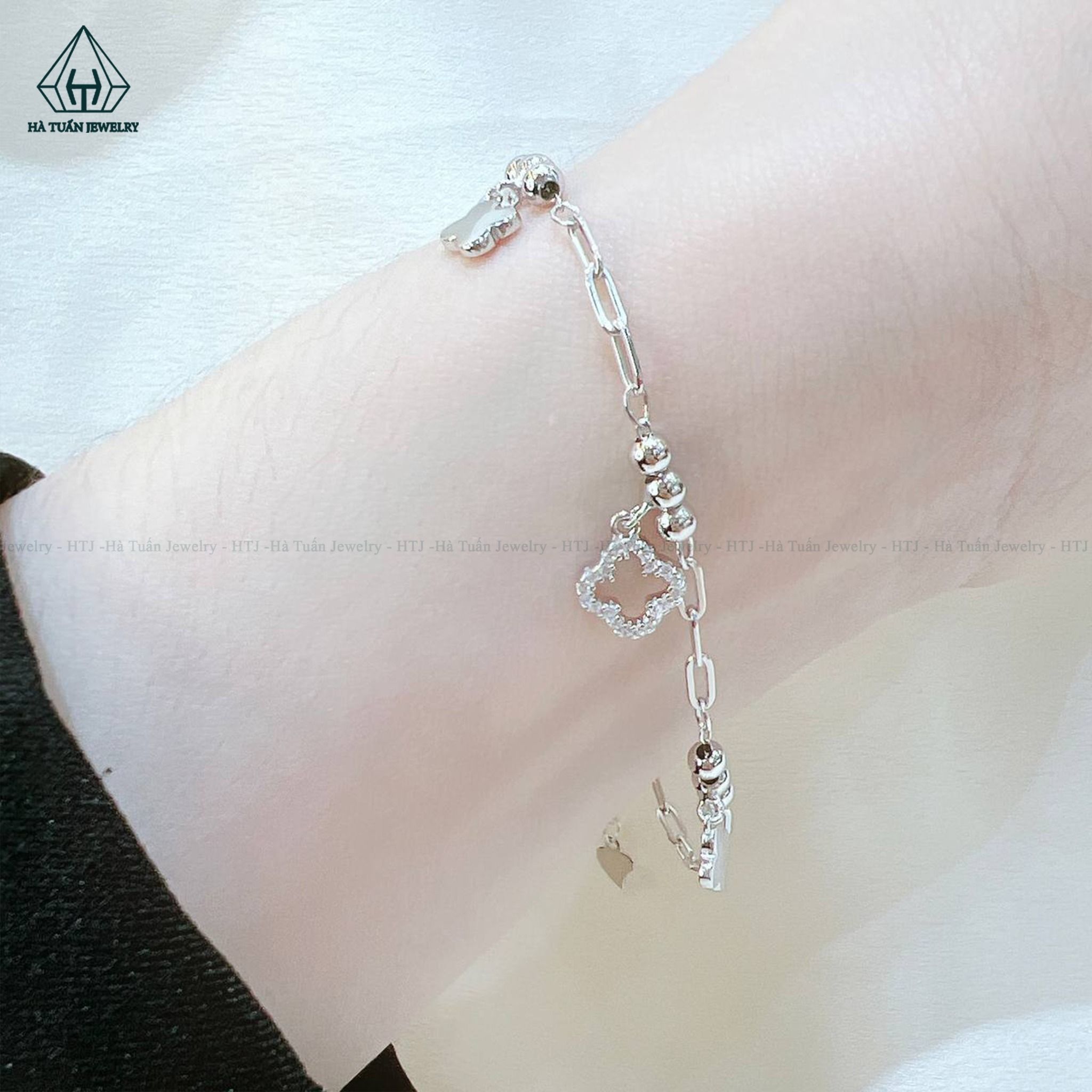 B836 Lắc tay charm