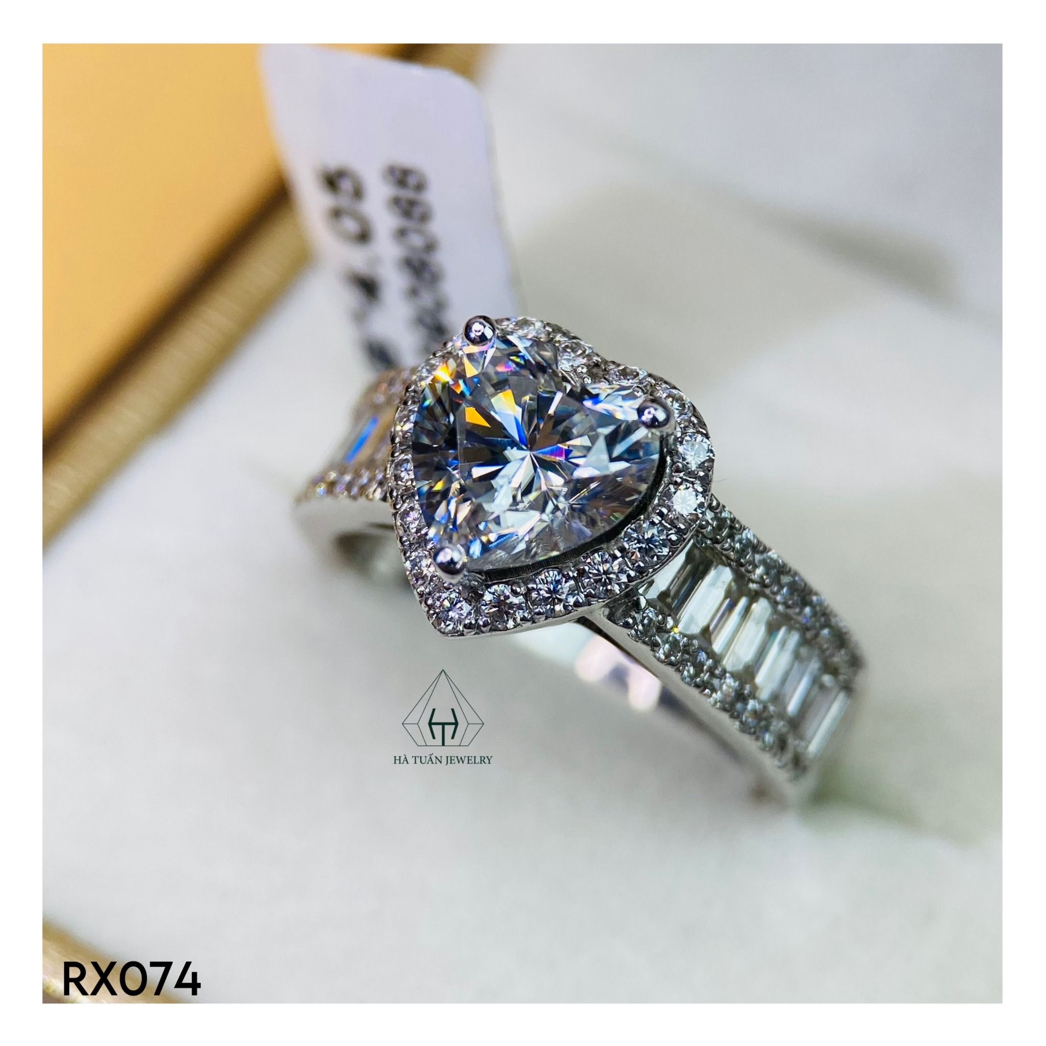 RX074 full mois viên chủ Heart Modified 2.0ct