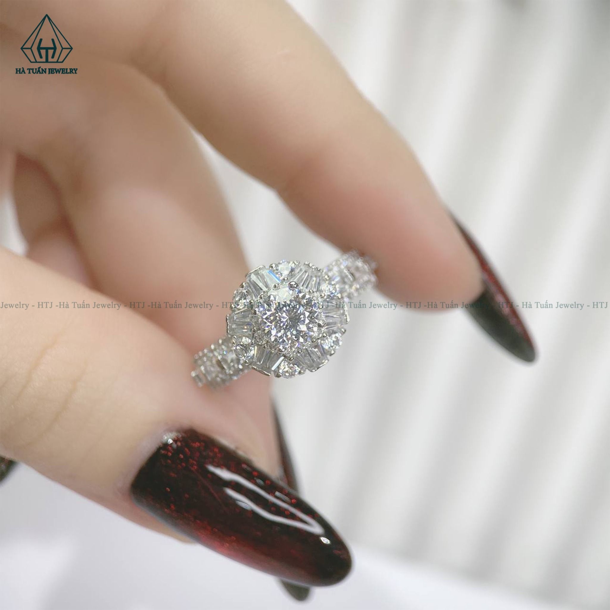 RX319 5.4mm Nhẫn nữ phối tấm baguette + tròn
