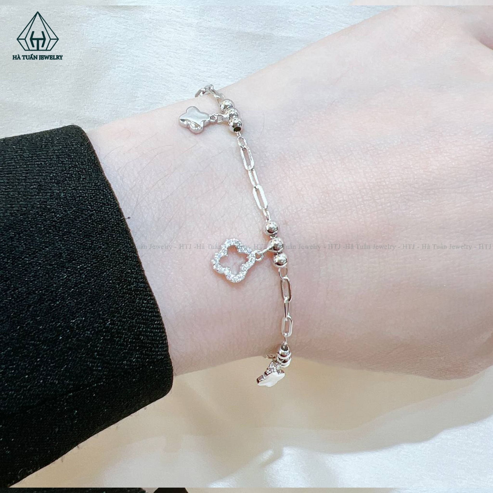 B836 Lắc tay charm