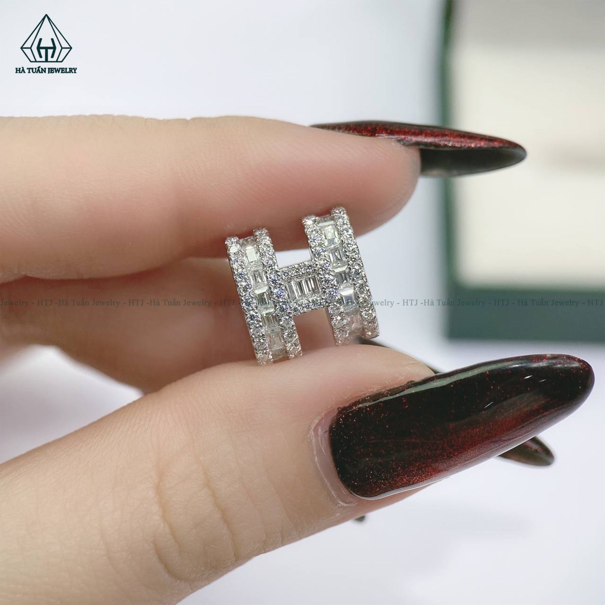 PG039 VT18K Mặt dây chữ H