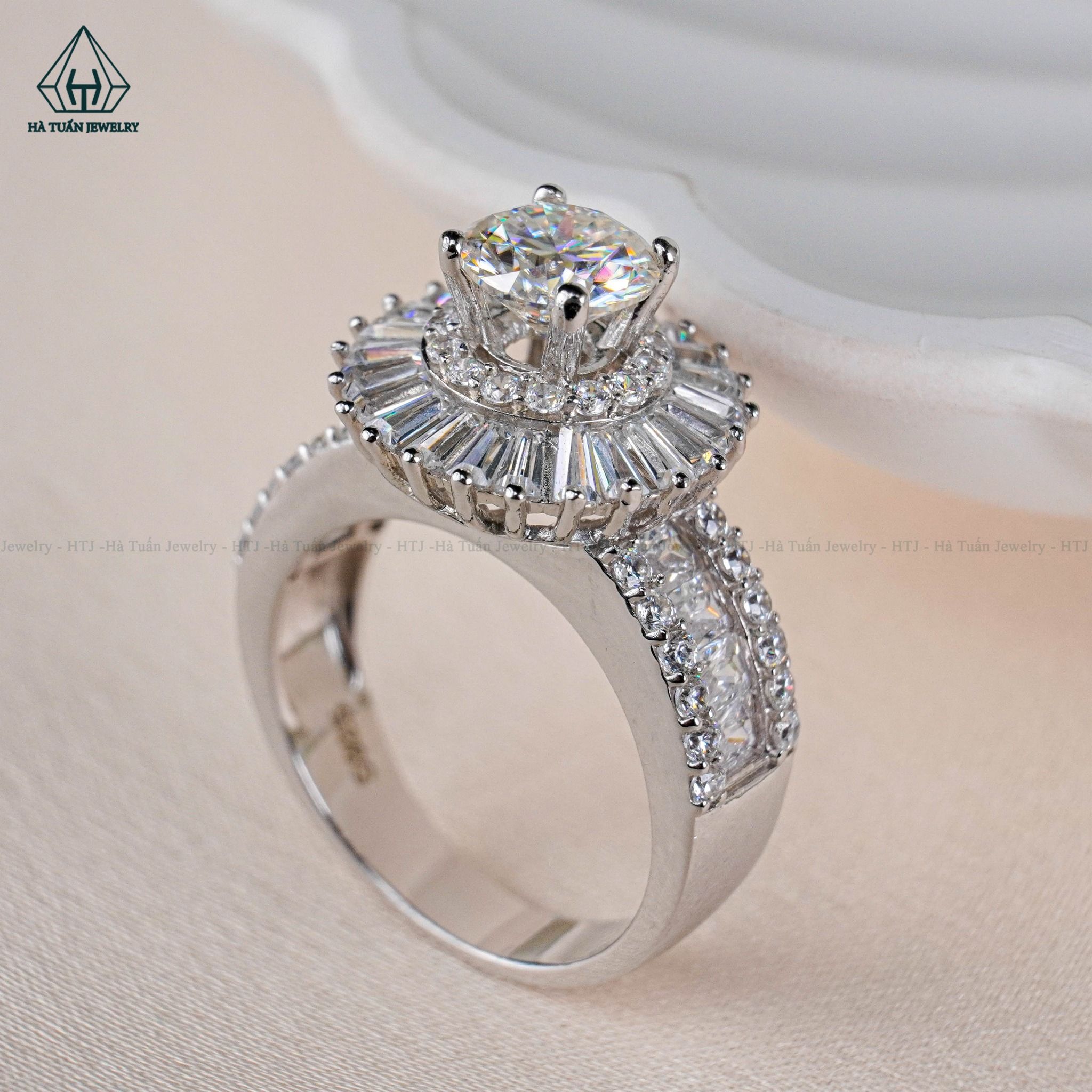 RX383 6.5mm Nhẫn nữ mặt tròn baguette