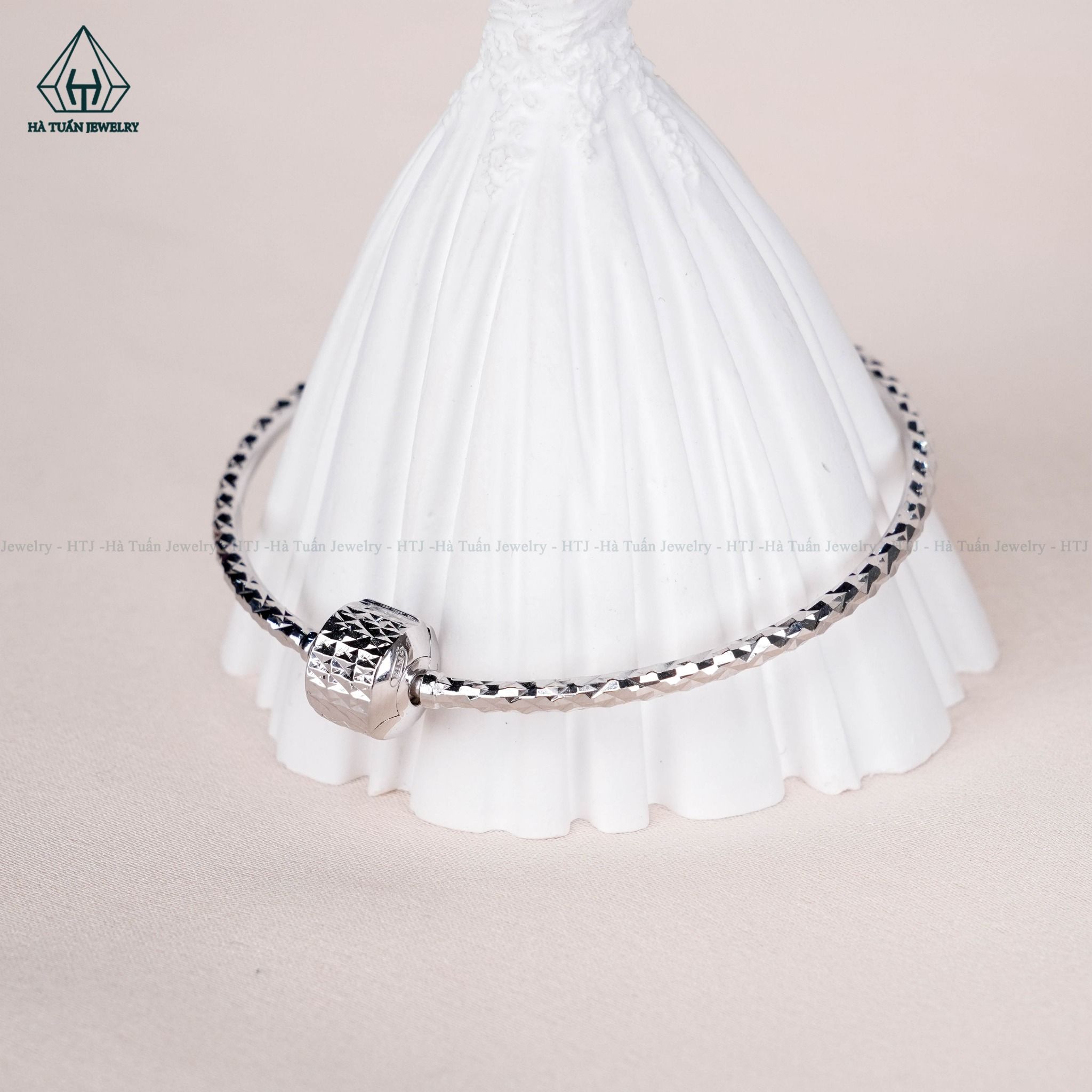 B823 vòng cứng khoá trụ