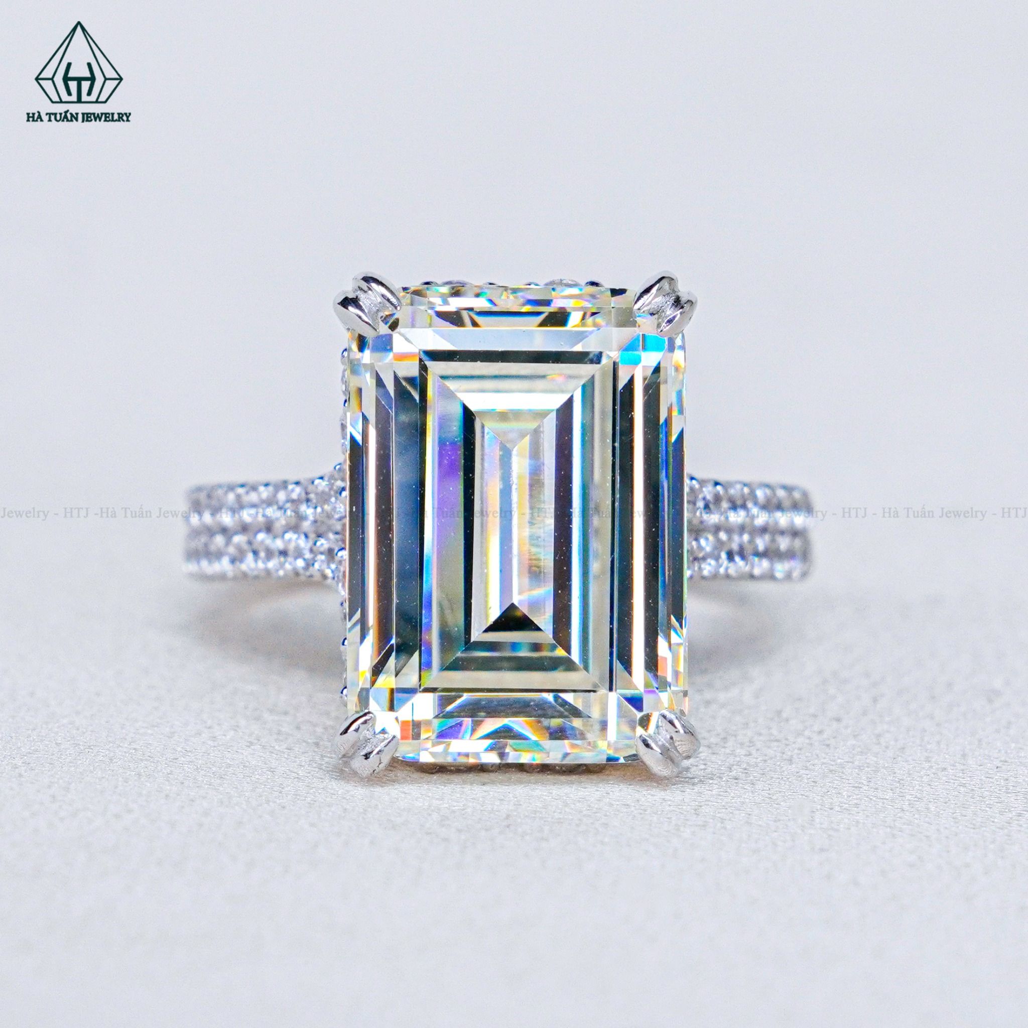 R980 Nhẫn nữ Emerald vàng 10*14mm