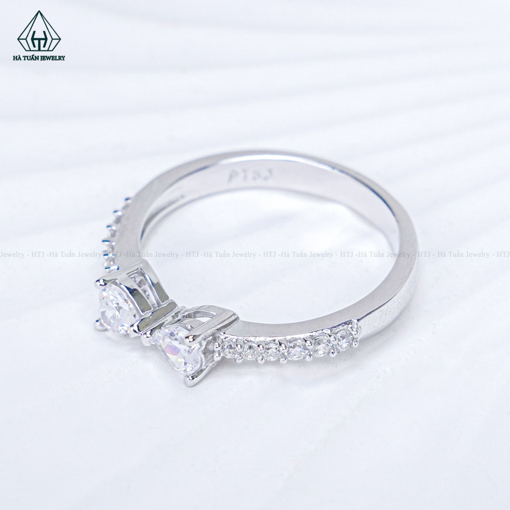 R111 Nhẫn nơ xinh