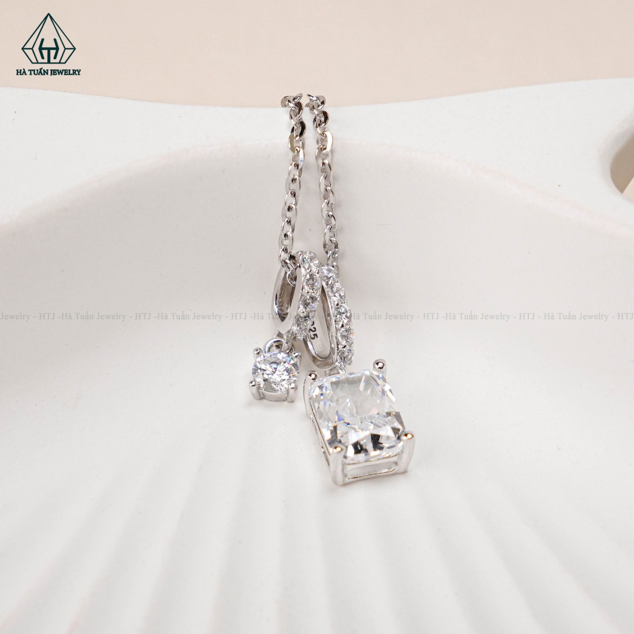 N569 Dây mặt liền đá đôi