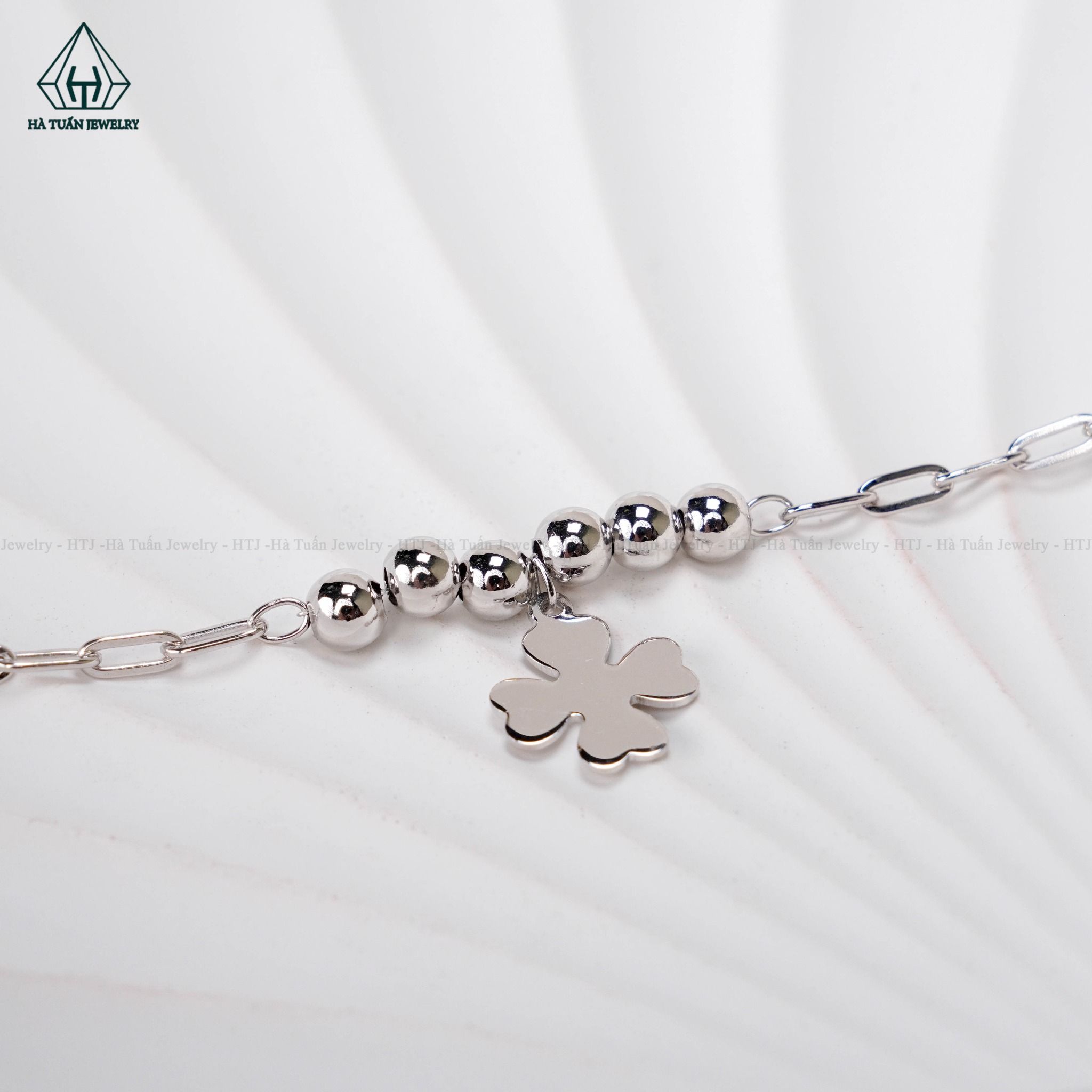A408 Lắc chân cỏ bốn lá