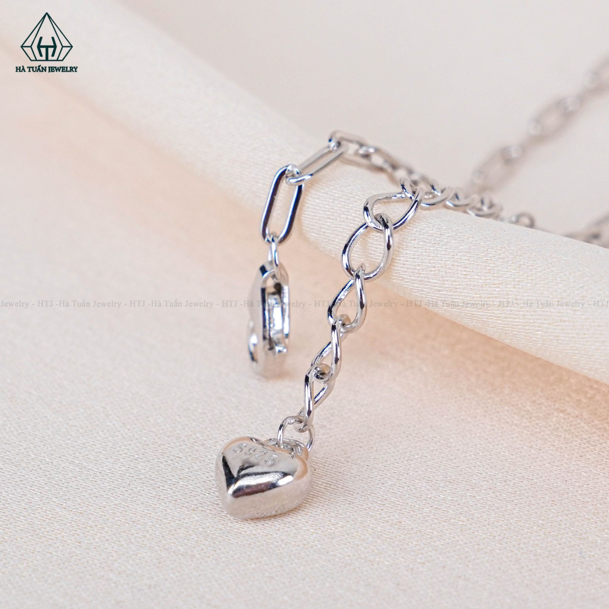 A408 Lắc chân cỏ bốn lá