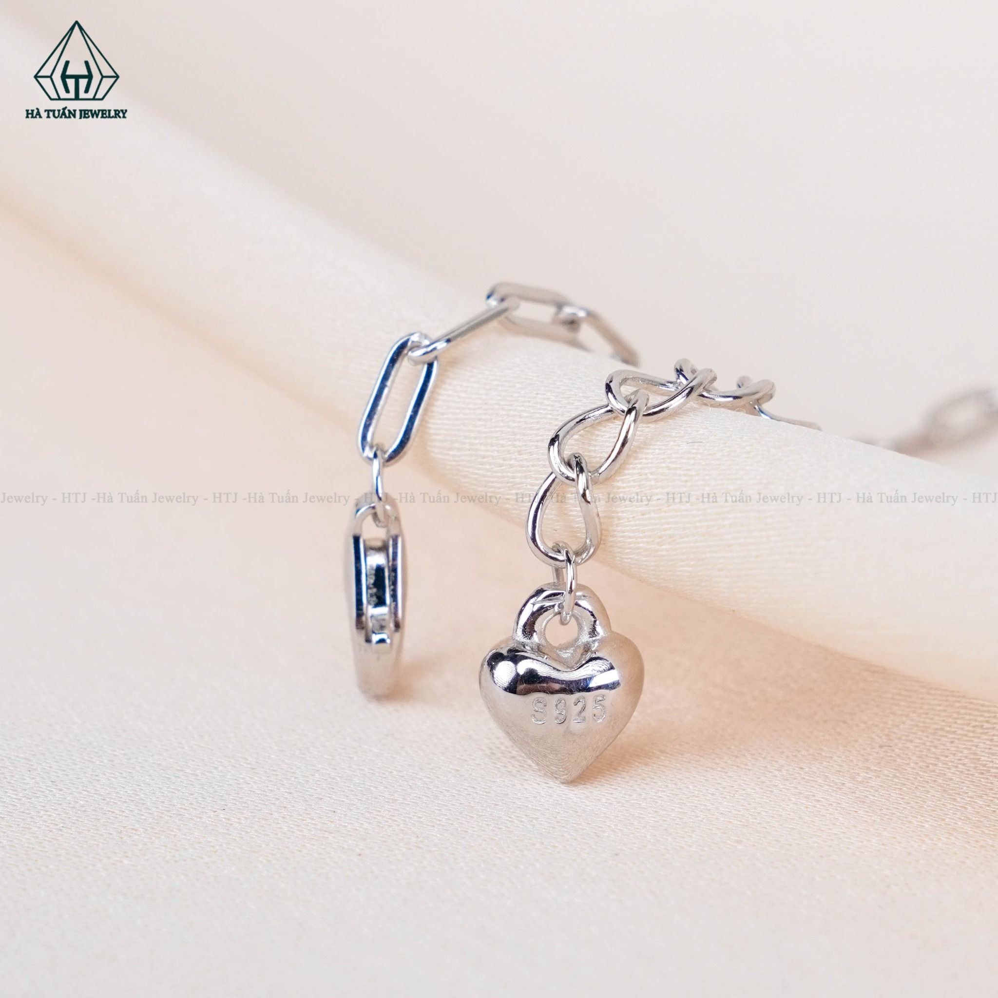 A408 Lắc chân cỏ bốn lá