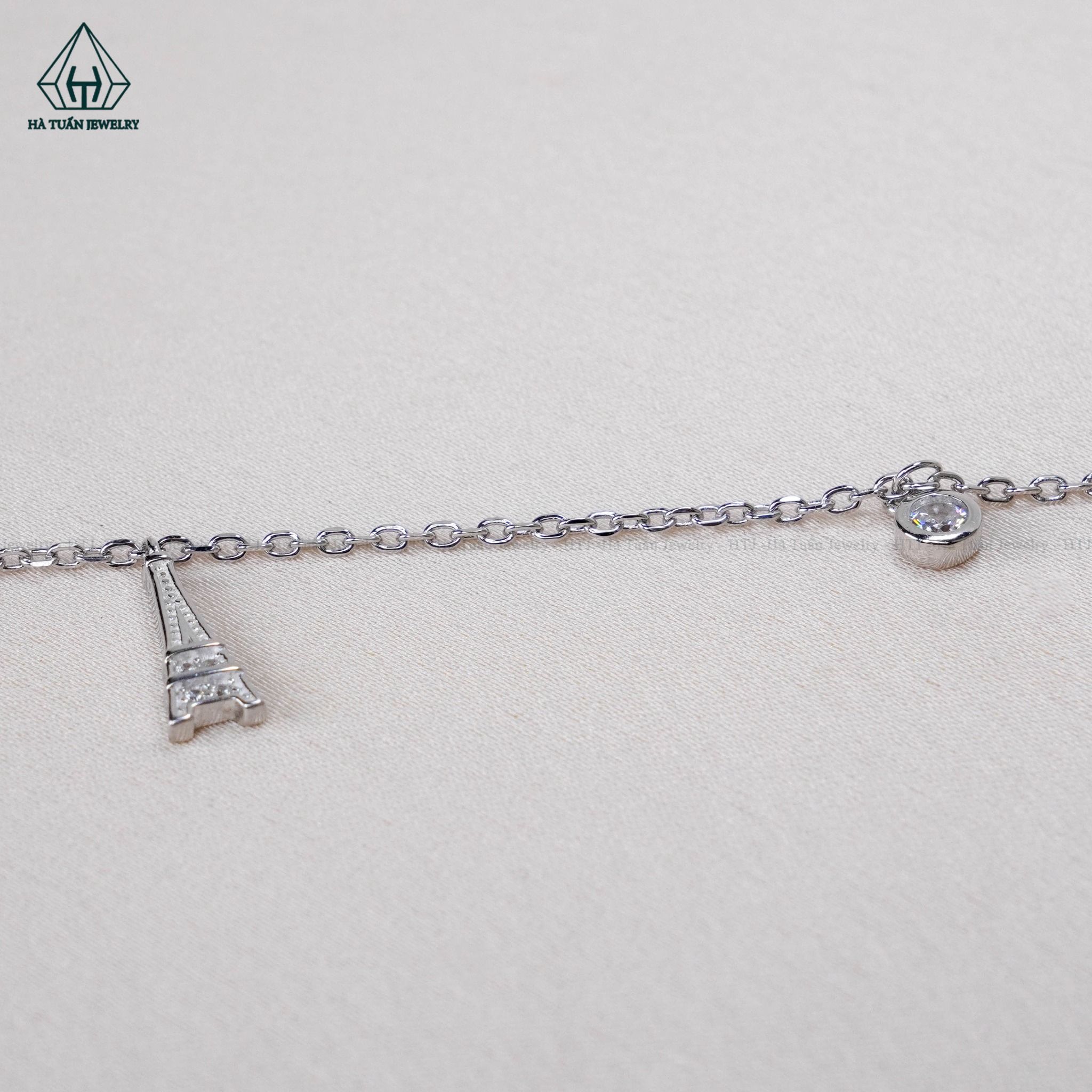 A404 Lắc chân tháp eiffel