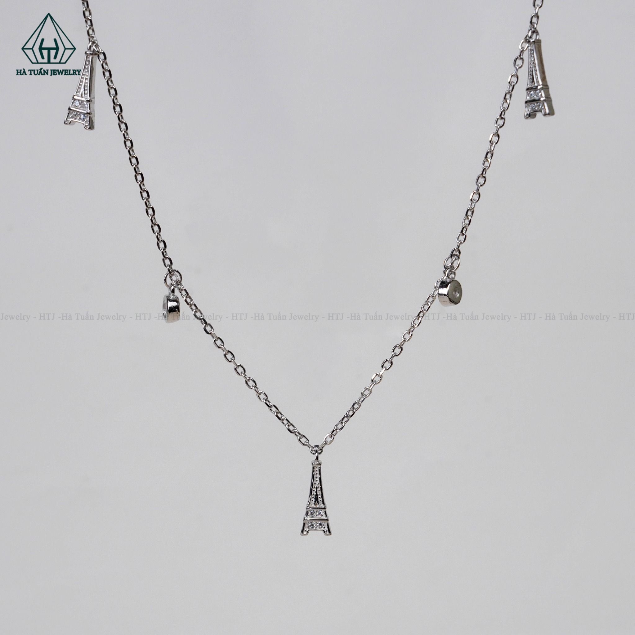 A404 Lắc chân tháp eiffel