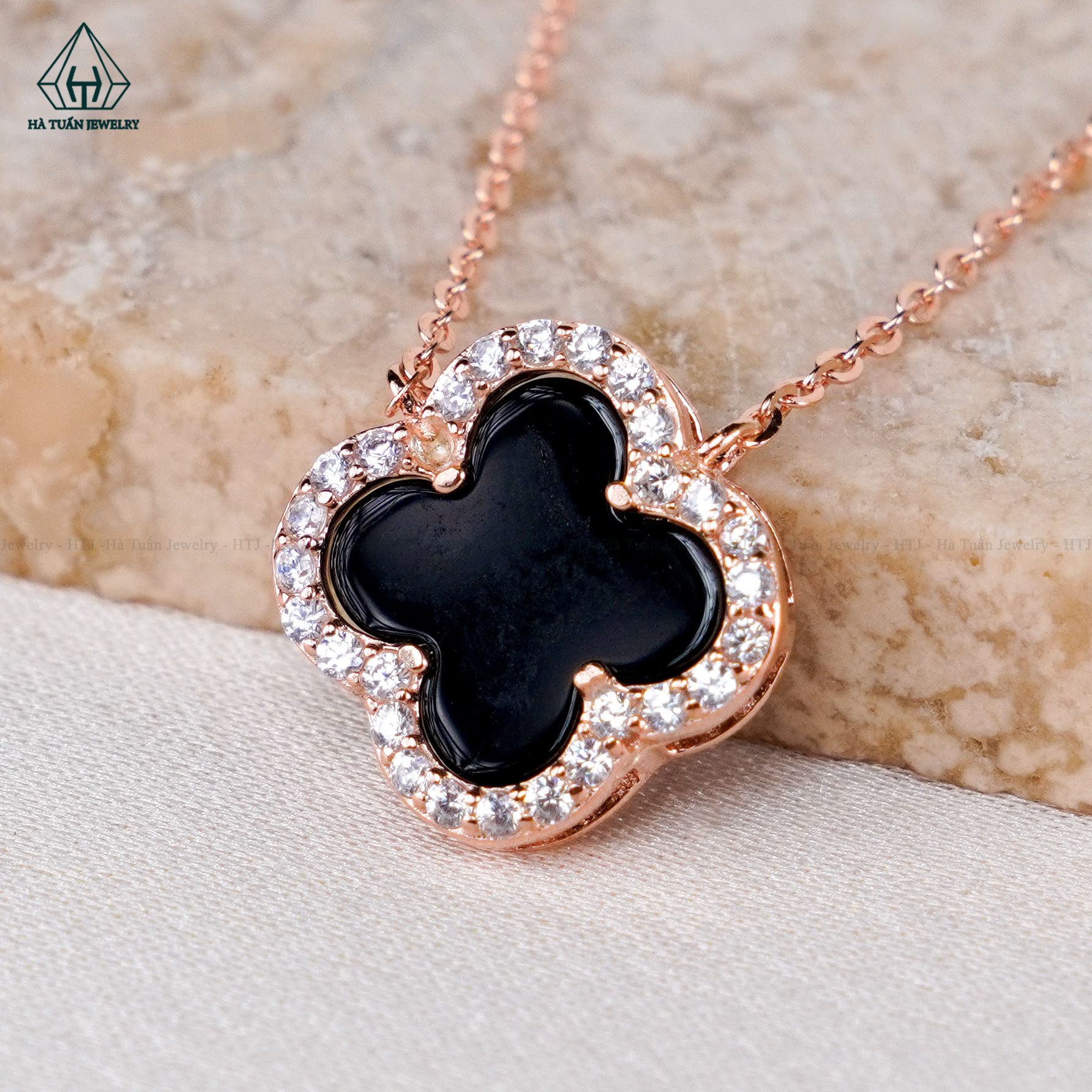 N601 Dây mặt liền có bốn lá đen