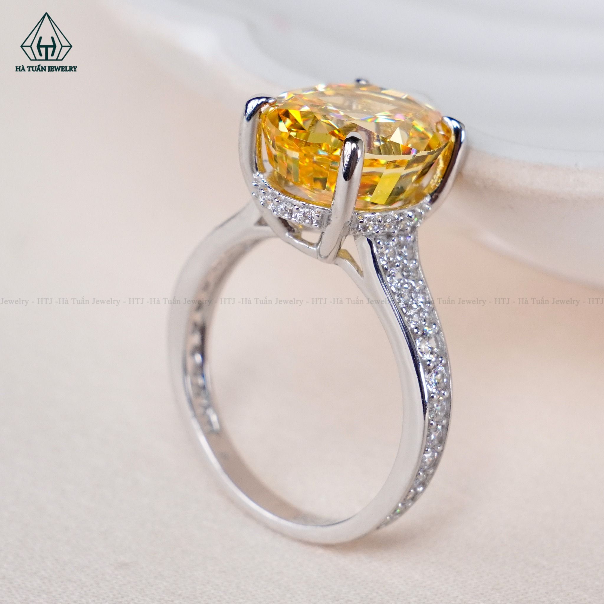 RX484 Nhẫn nữ chủ Oval Vàng 10*12mm