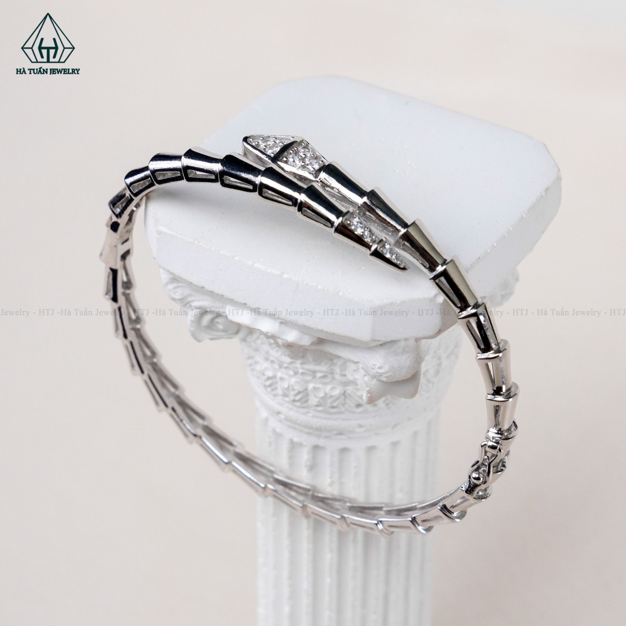 B917 Lắc tay rắn