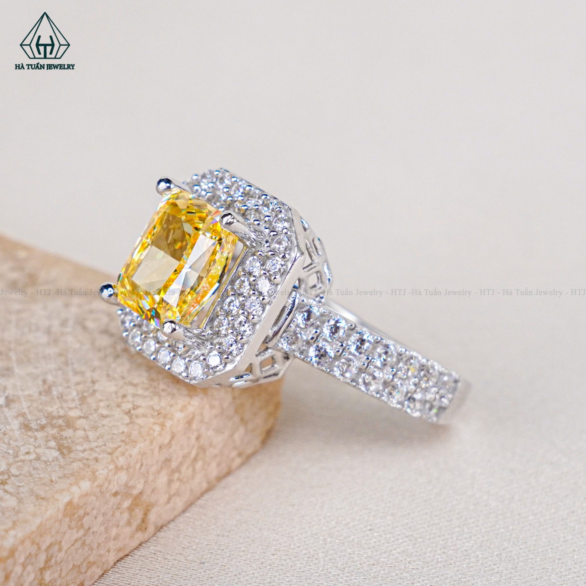 R939 Nhẫn nữ Radiant 6*8