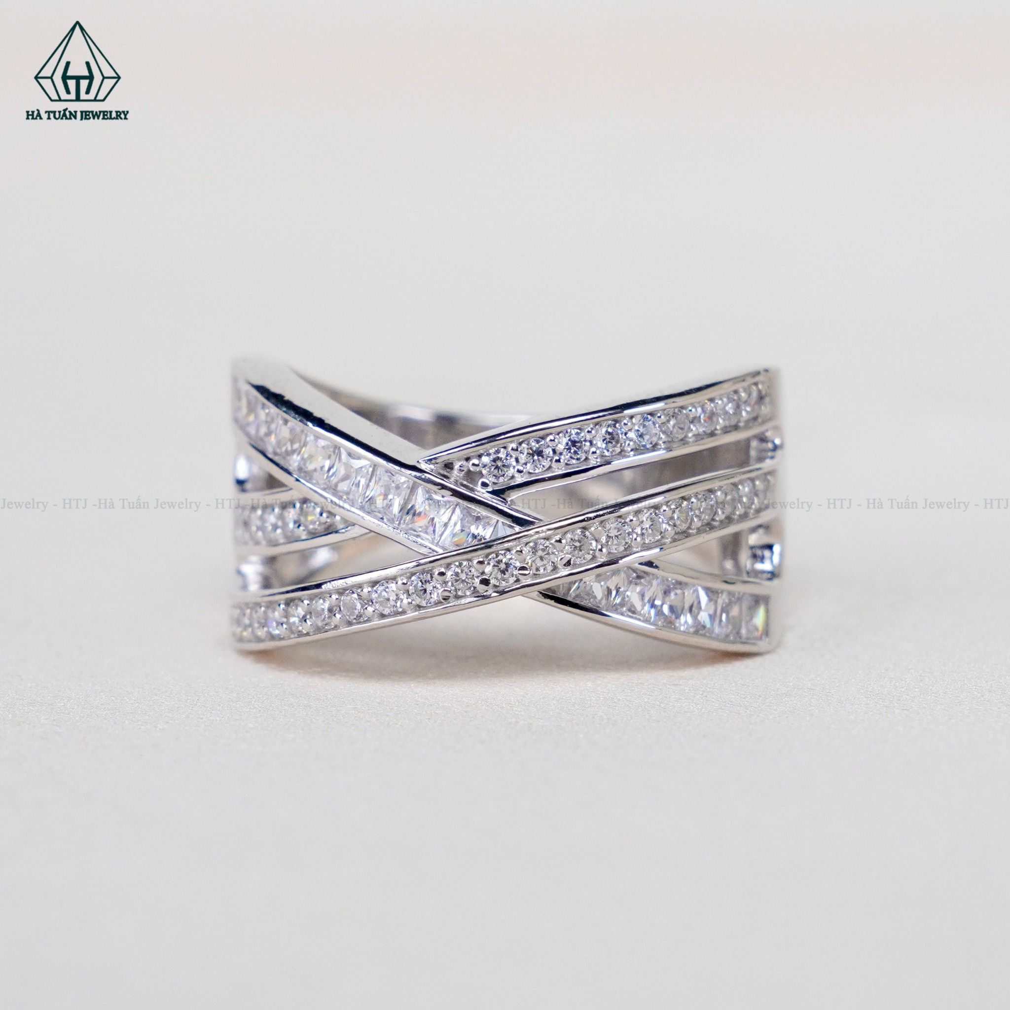 R937 Nhẫn nữ 3 vành đá chéo