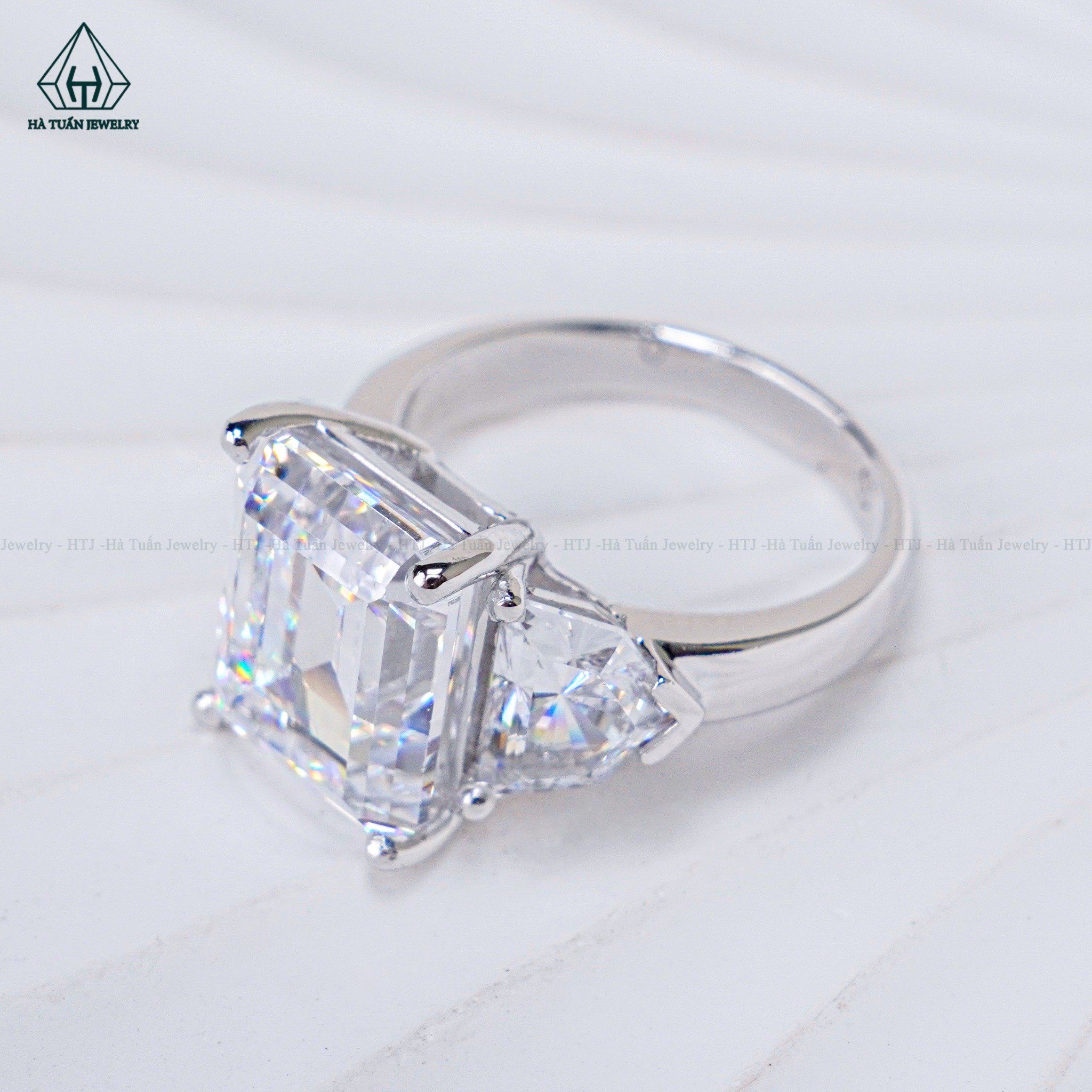 R938 10*12mm Nhẫn nữ đá Emerald