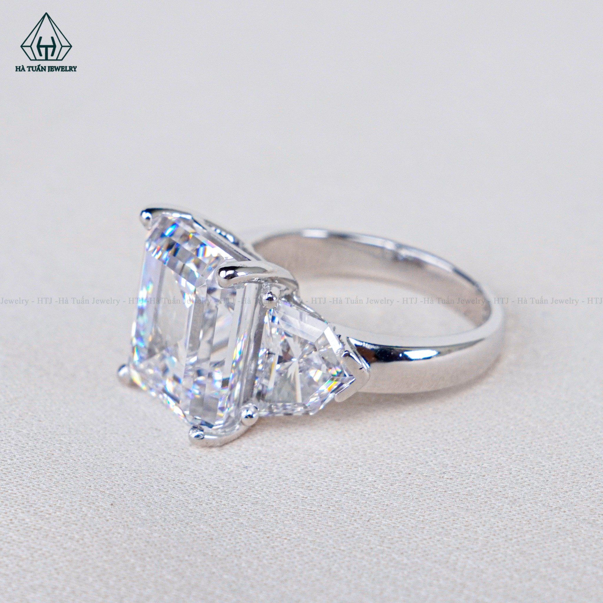 R938 10*12mm Nhẫn nữ đá Emerald