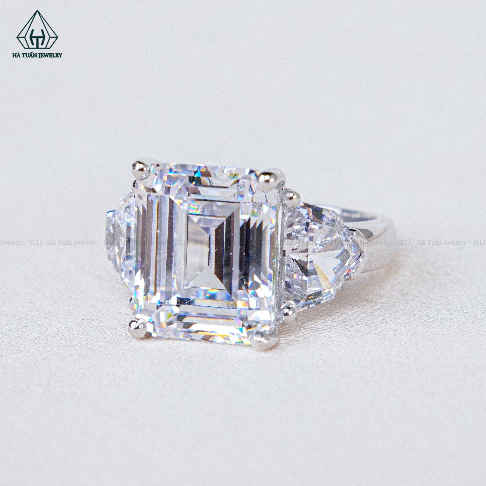 R938 10*12mm Nhẫn nữ đá Emerald