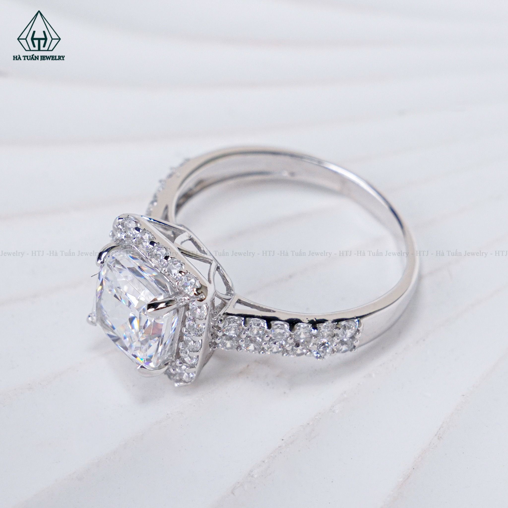 R940 Nhẫn nữ chủ CZ Cushion 7mm