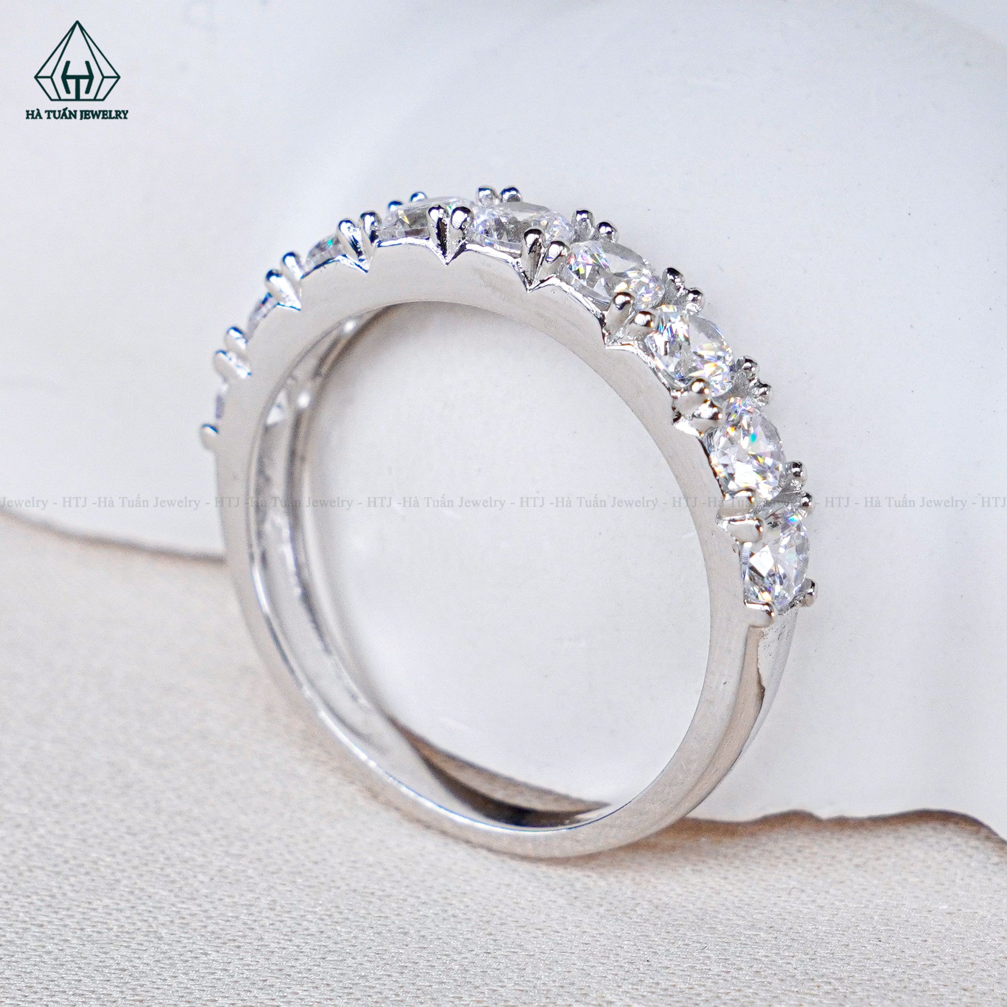 R942 Nhẫn nữ 3mm nửa vòng