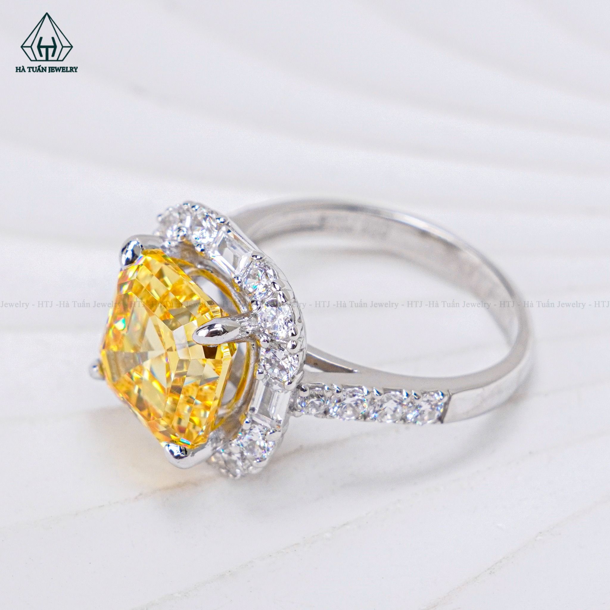 R944 Nhẫn nữ Asscher CZ Vàng 10mm