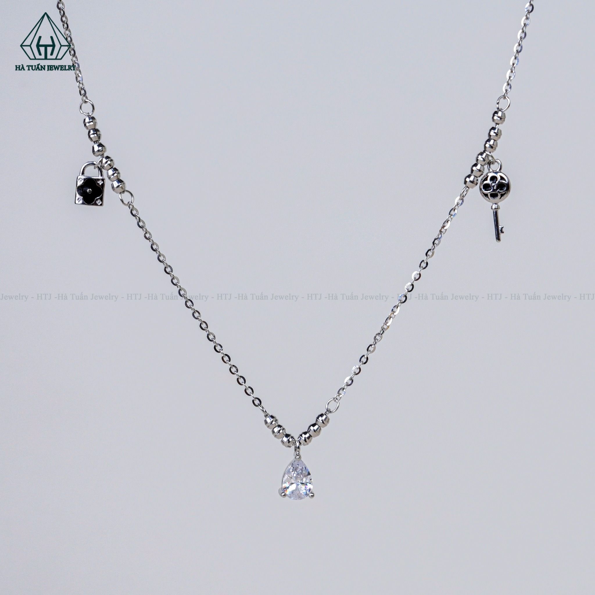 A425 Lắc chân charm ổ khoá